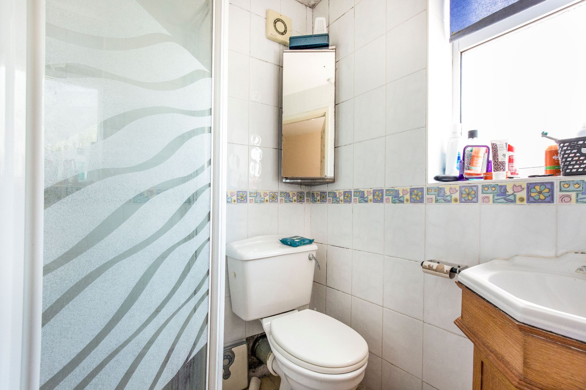 3 bedroom semi-detached house SSTC in Potters Bar - Photograph 12