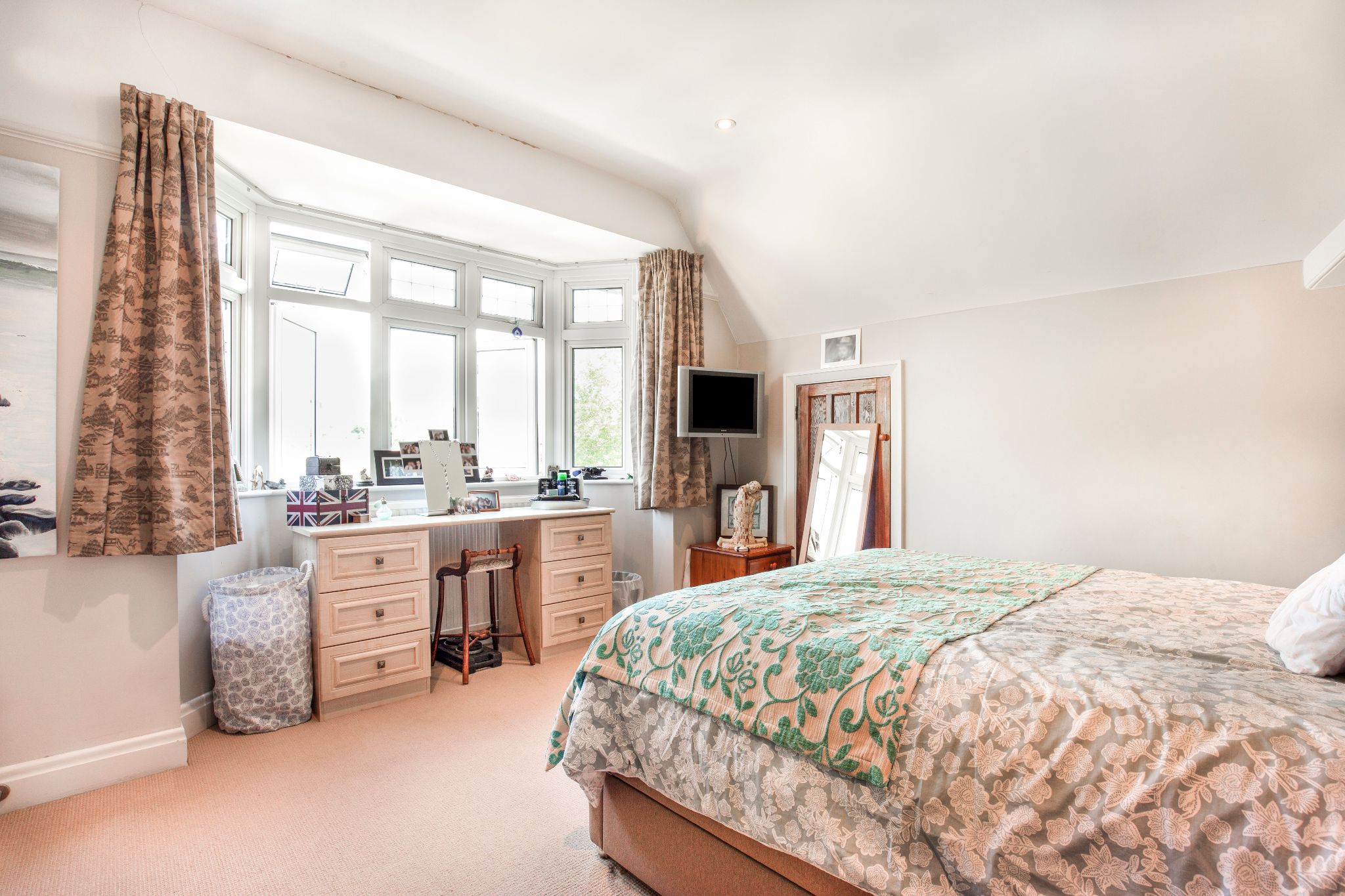 4 bedroom semi-detached house SSTC in Southgate - Photograph 22