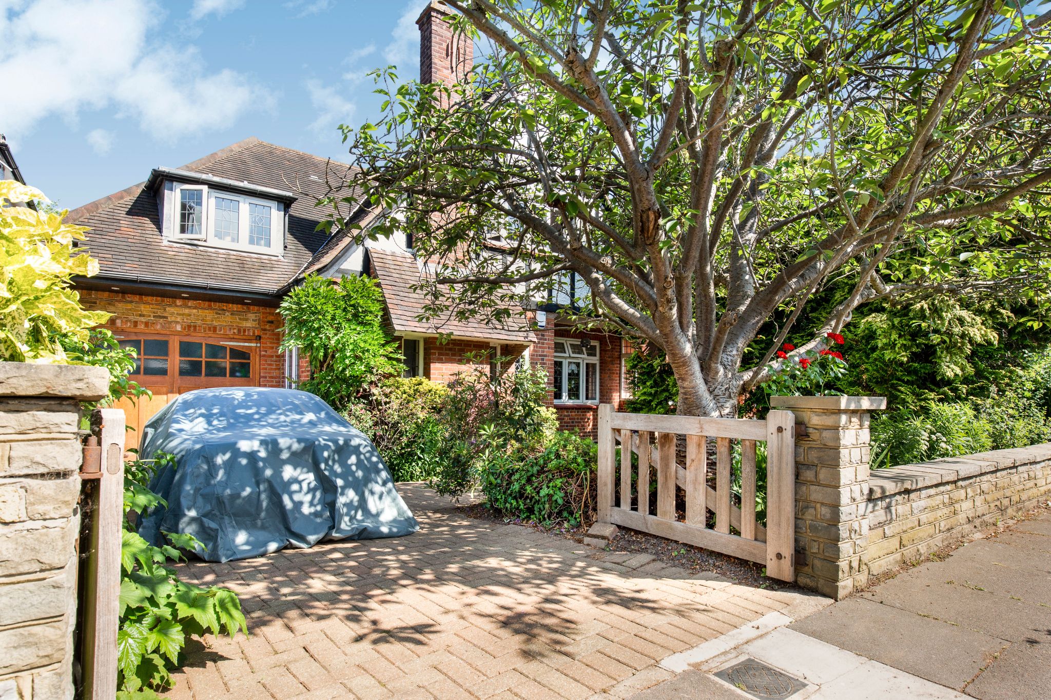 4 bedroom semi-detached house SSTC in Southgate - Photograph 2