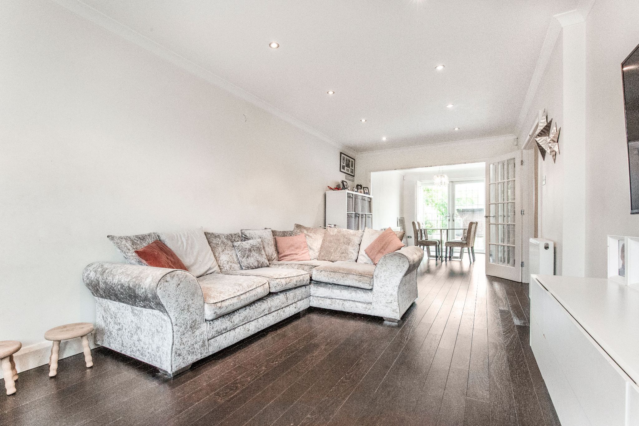 3 bedroom semi-detached house For Sale in Potters Bar - Photograph 5
