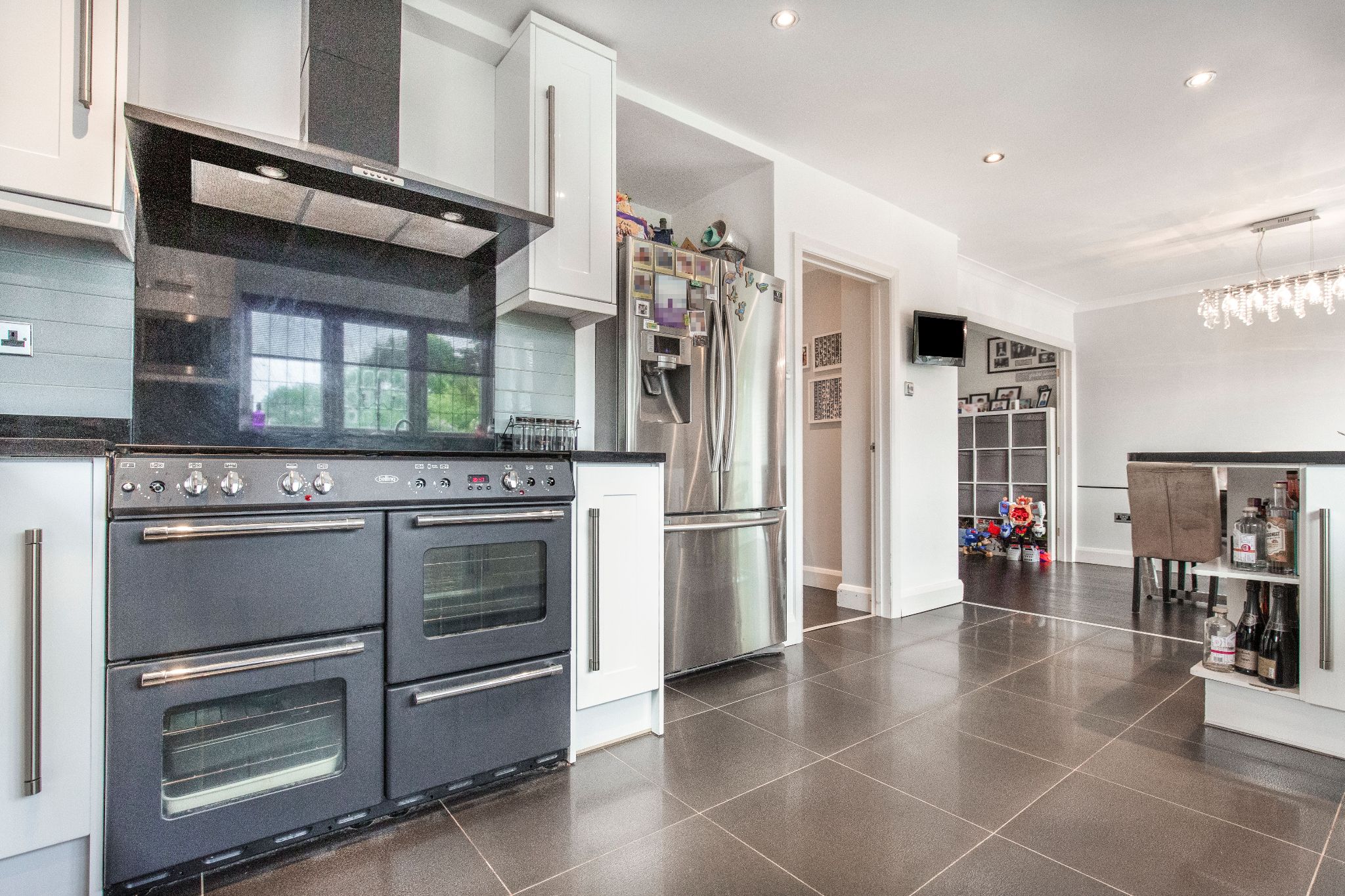 3 bedroom semi-detached house For Sale in Potters Bar - Photograph 6
