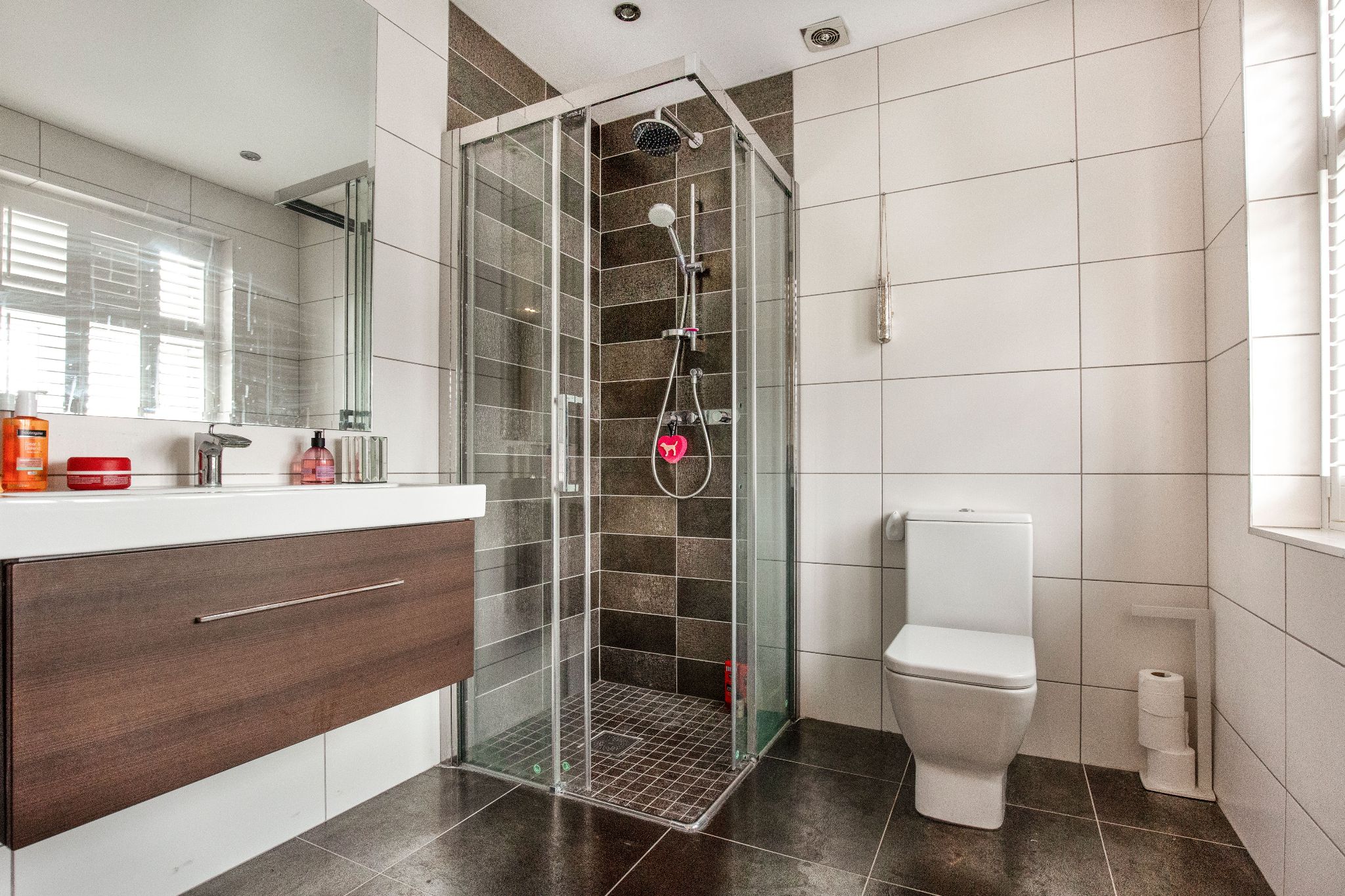 3 bedroom semi-detached house For Sale in Potters Bar - Photograph 14