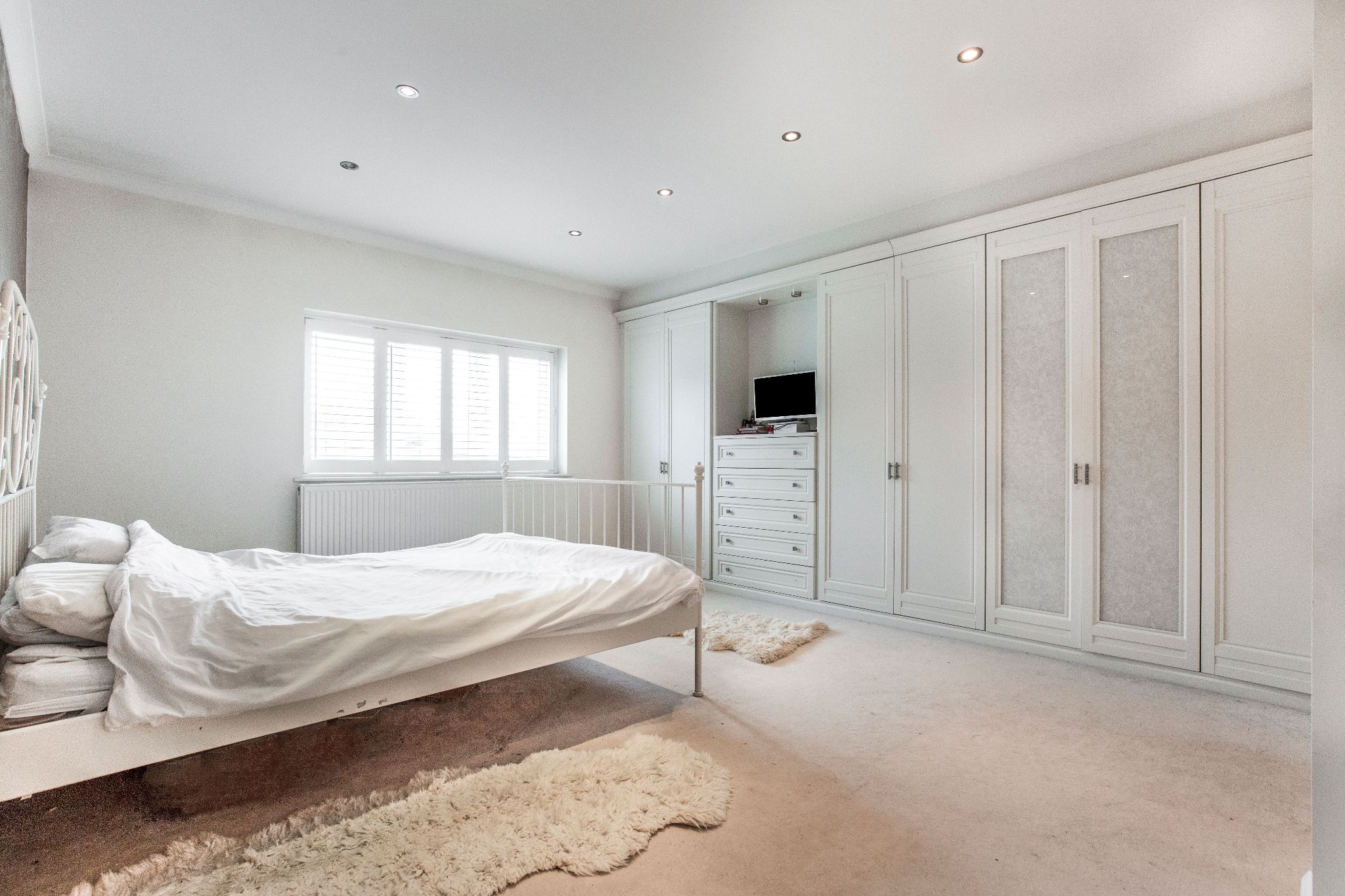 3 bedroom semi-detached house For Sale in Potters Bar - Photograph 16