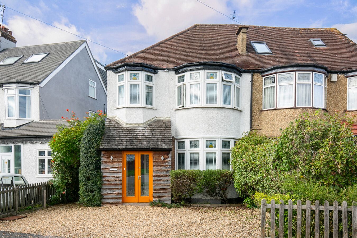3 bedroom semi-detached house Sale Agreed in Potters Bar - Photograph 1