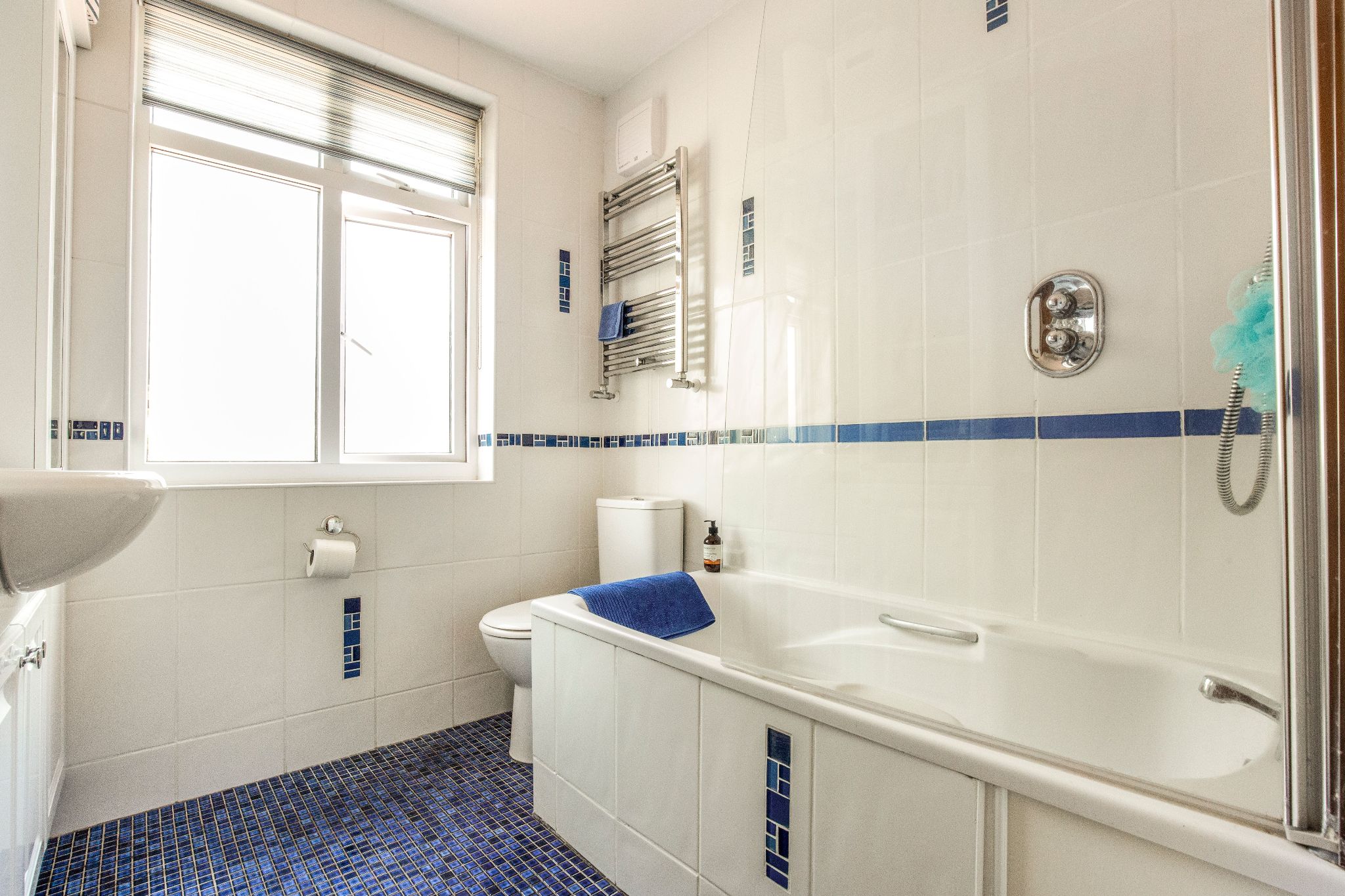 3 bedroom semi-detached house SSTC in Potters Bar - Photograph 14