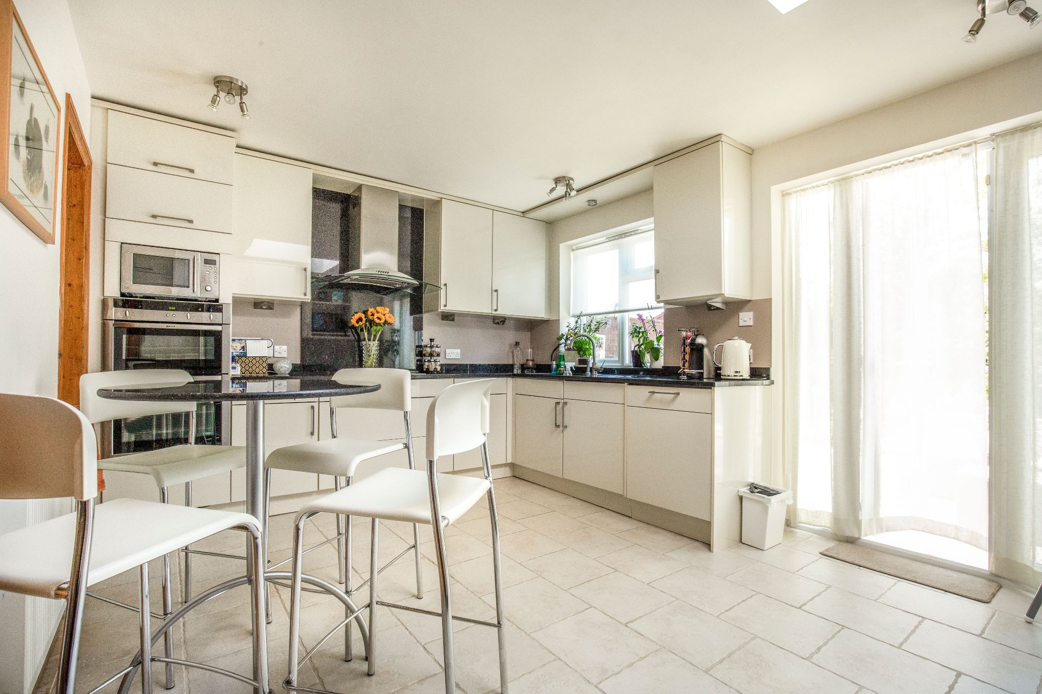 3 bedroom semi-detached house SSTC in Potters Bar - Photograph 3
