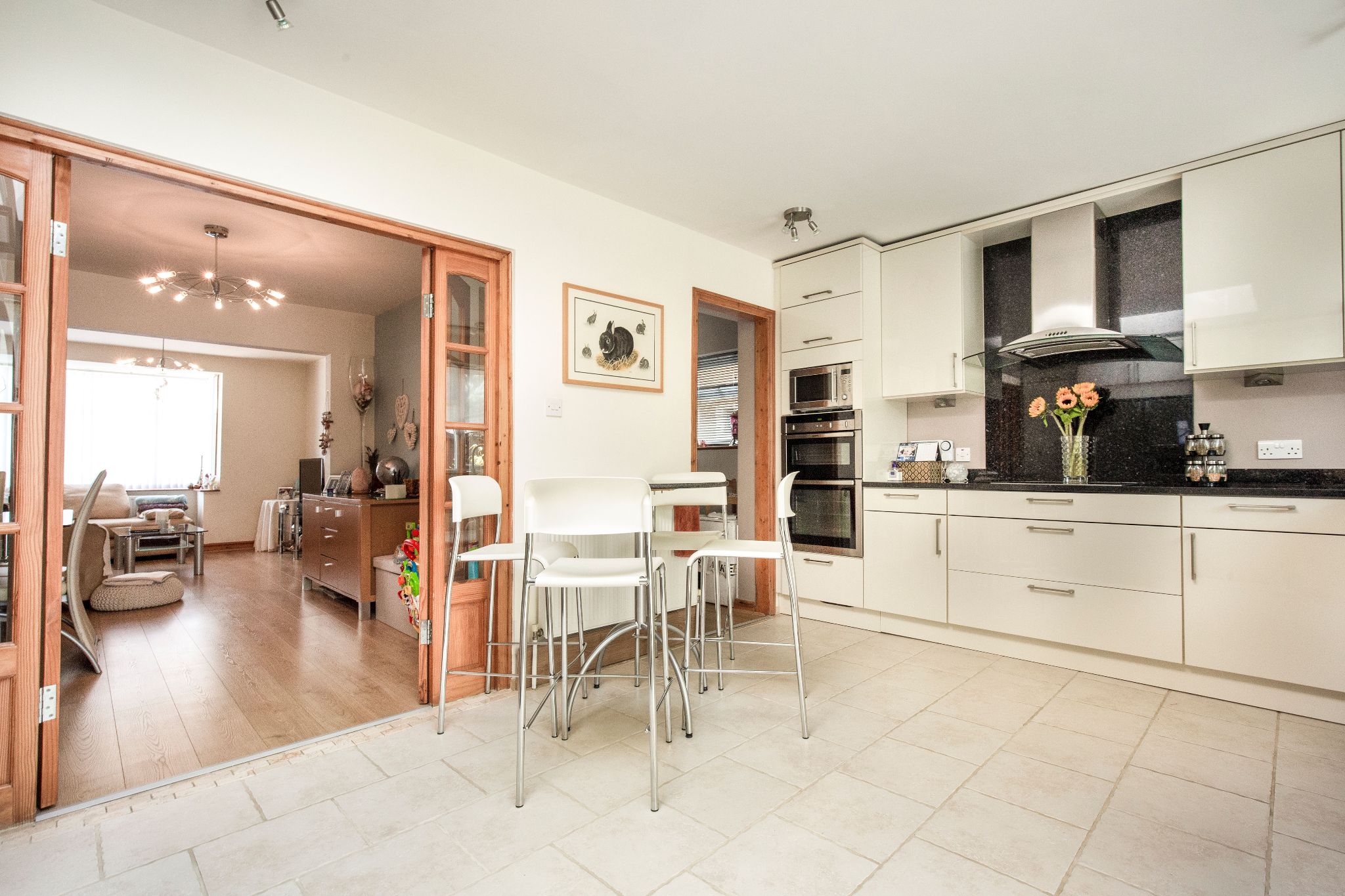 3 bedroom semi-detached house SSTC in Potters Bar - Photograph 4