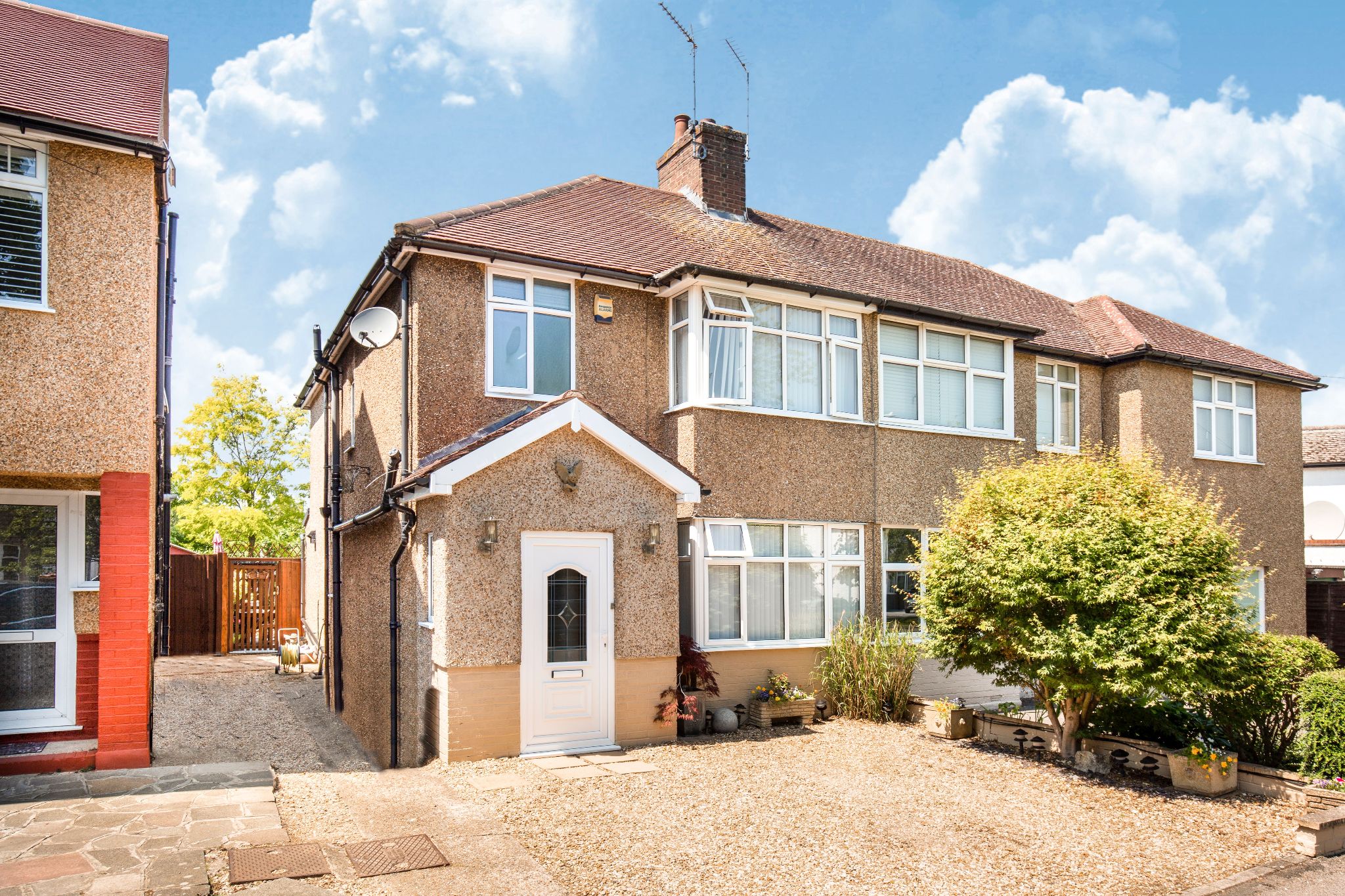 3 bedroom semi-detached house SSTC in Potters Bar - Photograph 2