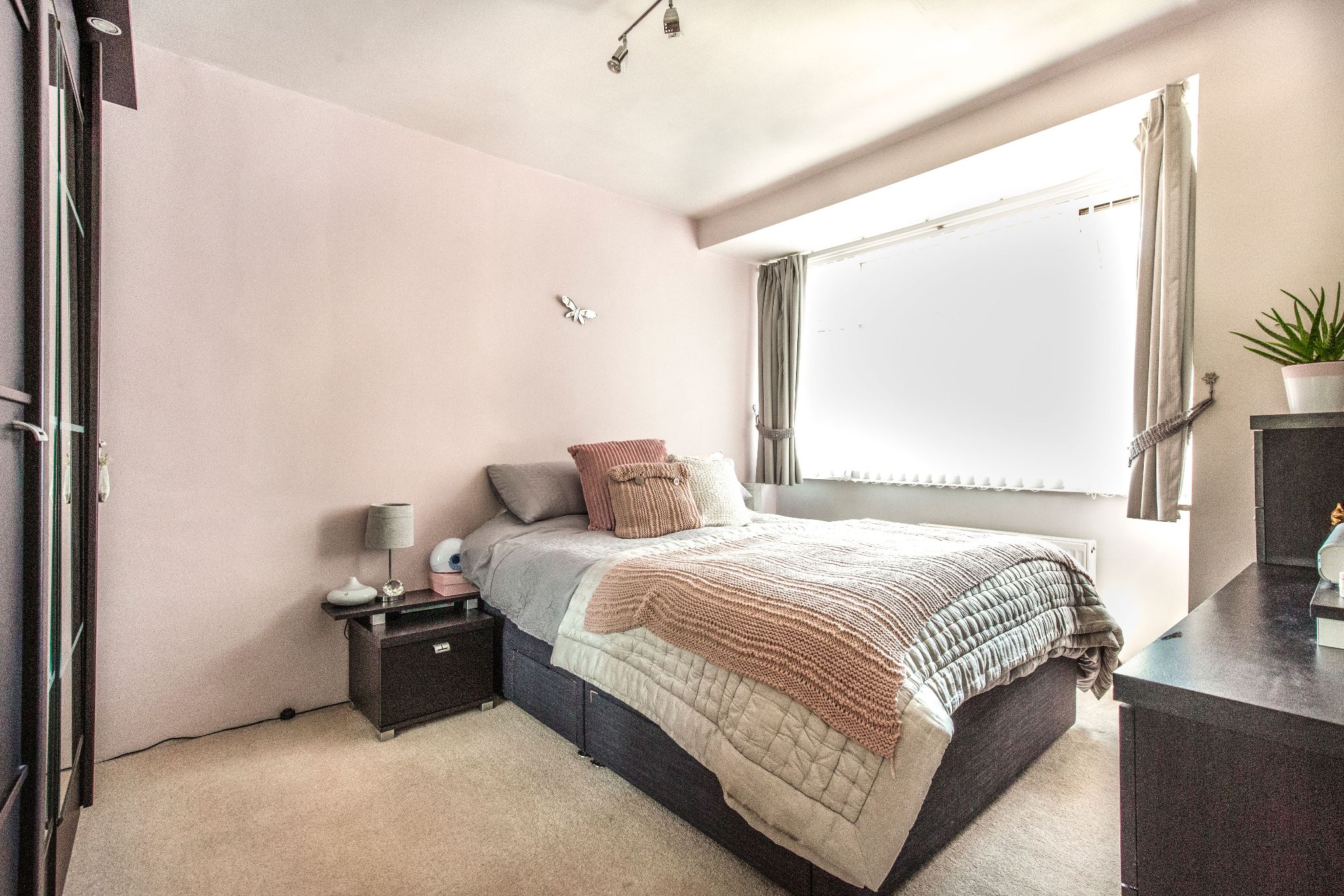 3 bedroom semi-detached house SSTC in Potters Bar - Photograph 11