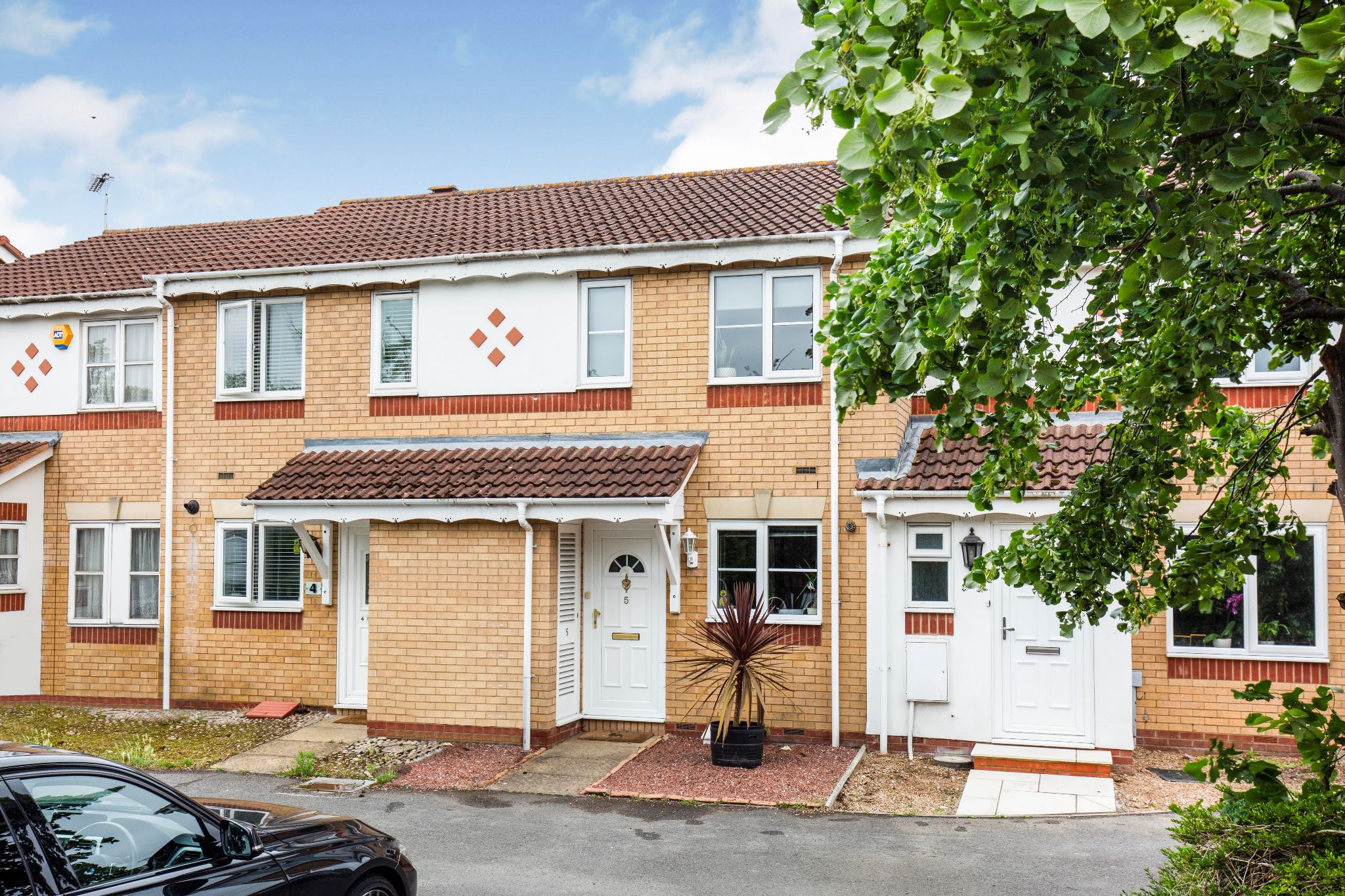 2 bedroom mid terraced house Under Offer in St. Albans - Photograph 1