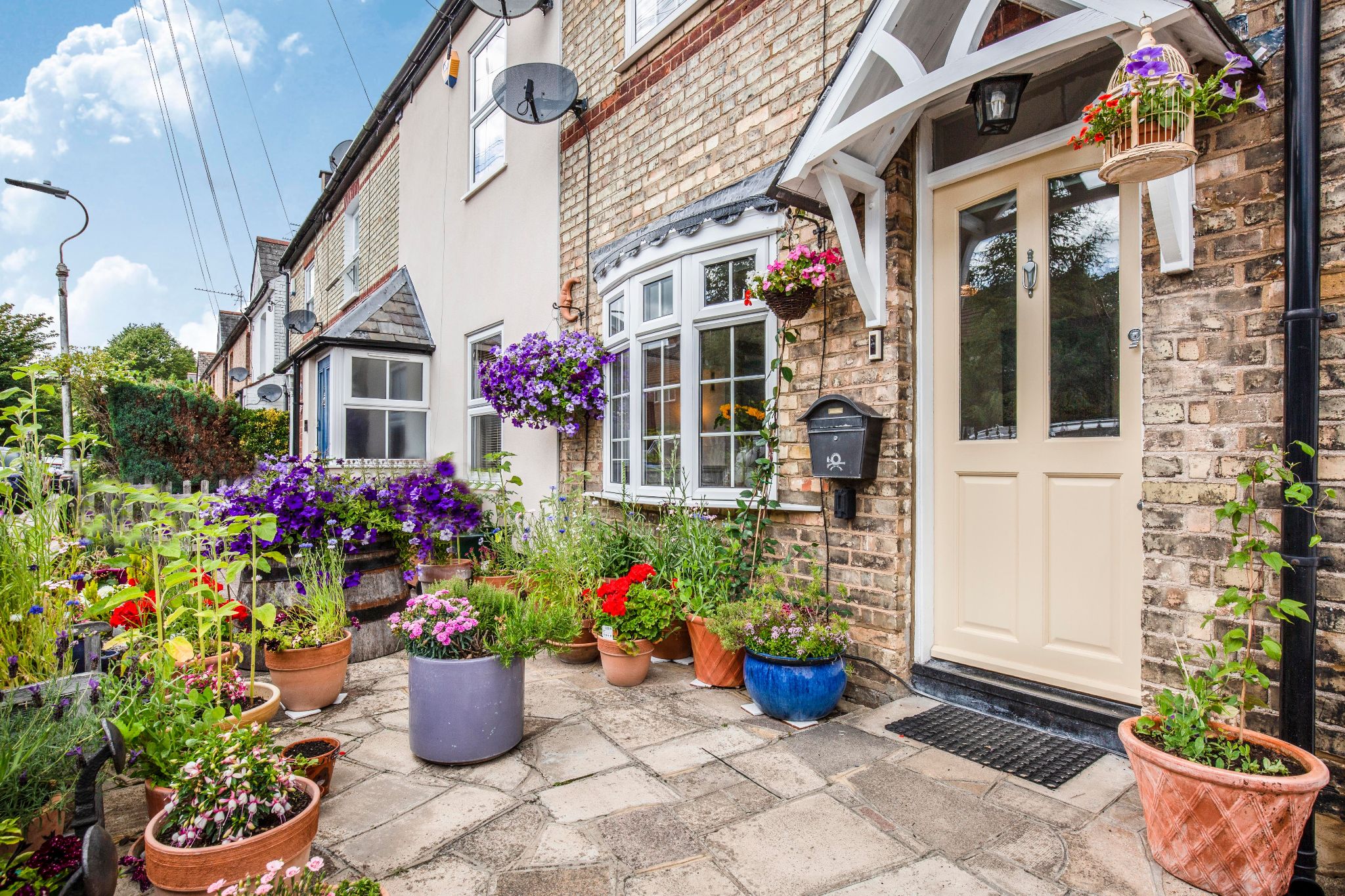 2 bedroom end terraced house SSTC in Potters Bar - Photograph 1