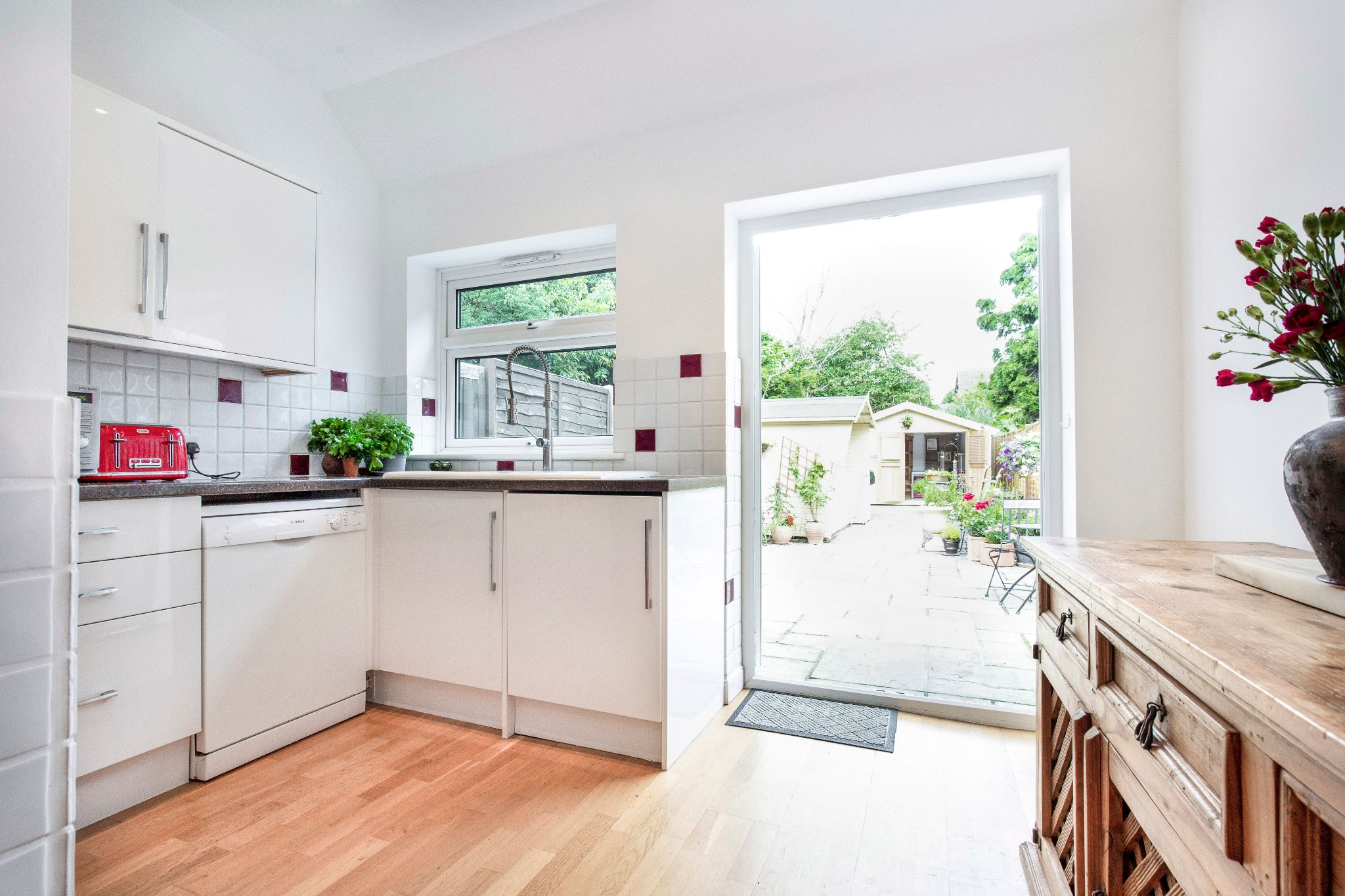 2 bedroom end terraced house SSTC in Potters Bar - Photograph 9