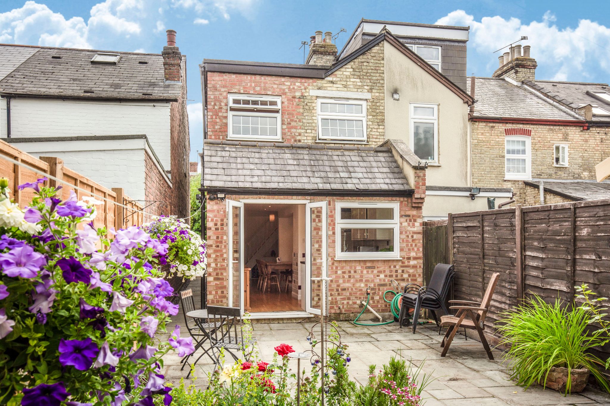 2 bedroom end terraced house SSTC in Potters Bar - Photograph 2