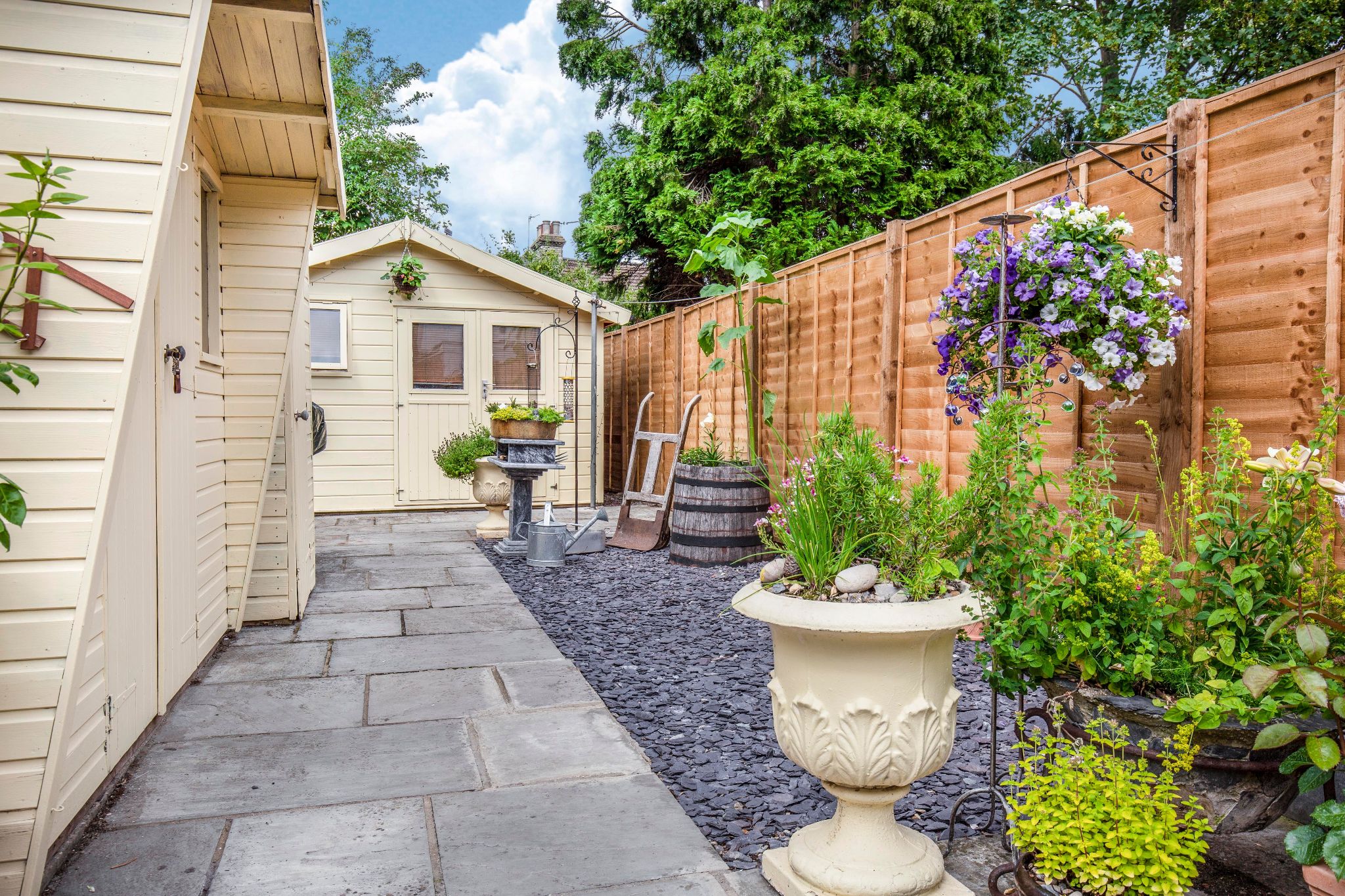 2 bedroom end terraced house SSTC in Potters Bar - Photograph 21