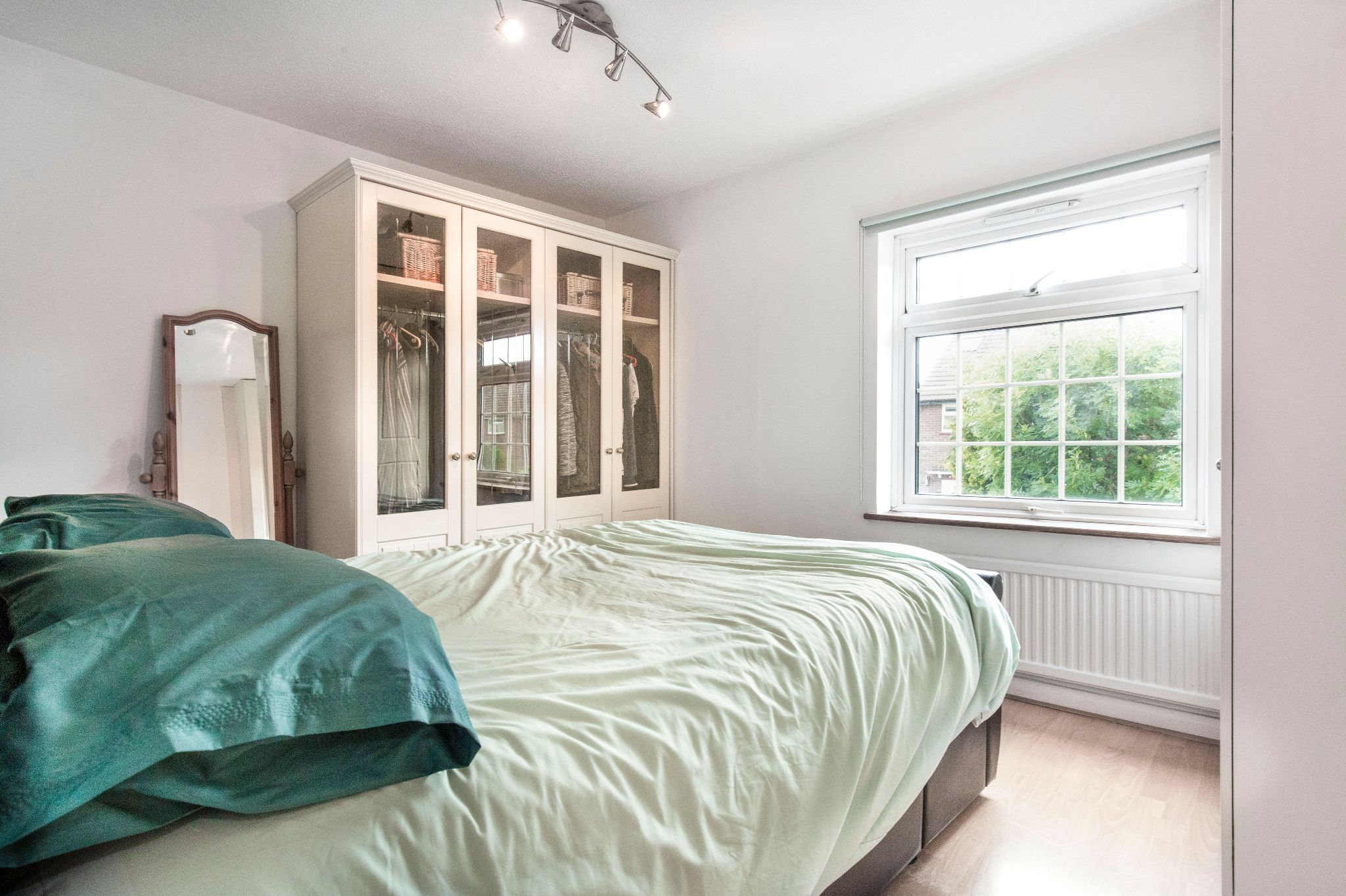 2 bedroom end terraced house SSTC in Potters Bar - Photograph 11
