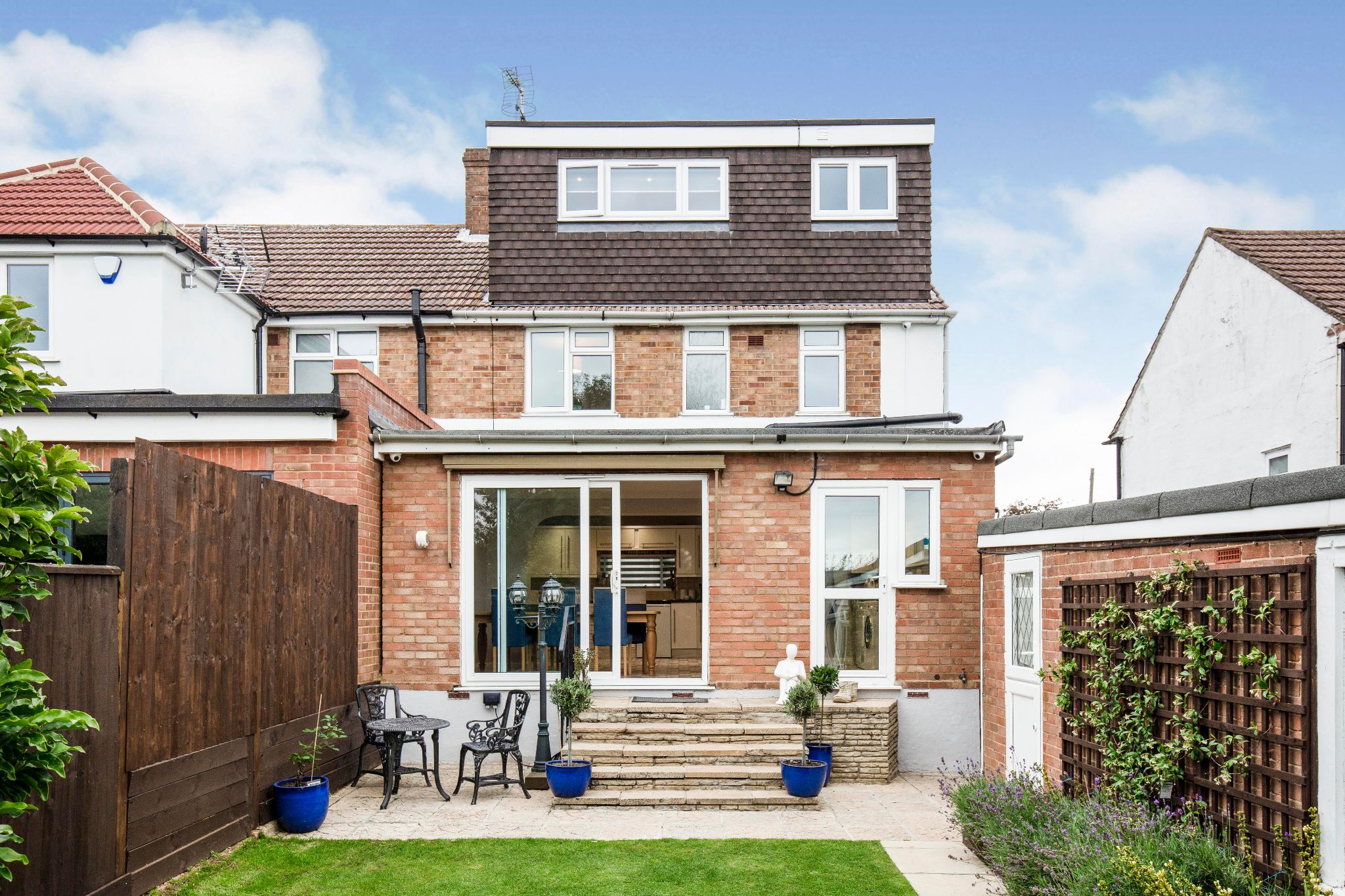 4 bedroom semi-detached house Sale Agreed in Potters Bar - Photograph 17