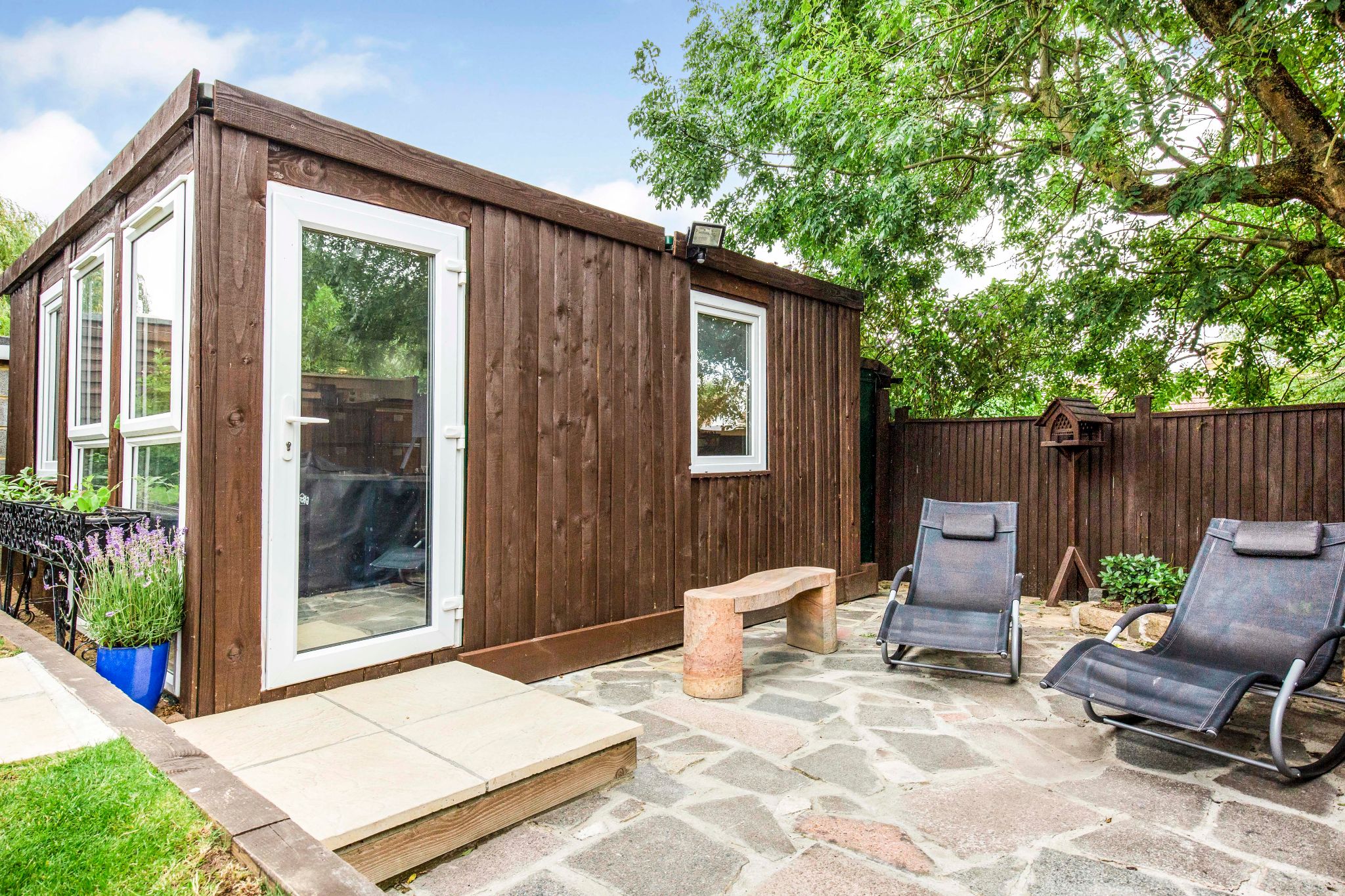 4 bedroom semi-detached house Sale Agreed in Potters Bar - Photograph 2