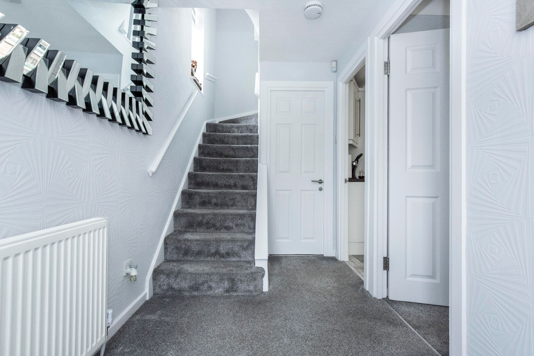 4 bedroom semi-detached house Sale Agreed in Potters Bar - Photograph 7
