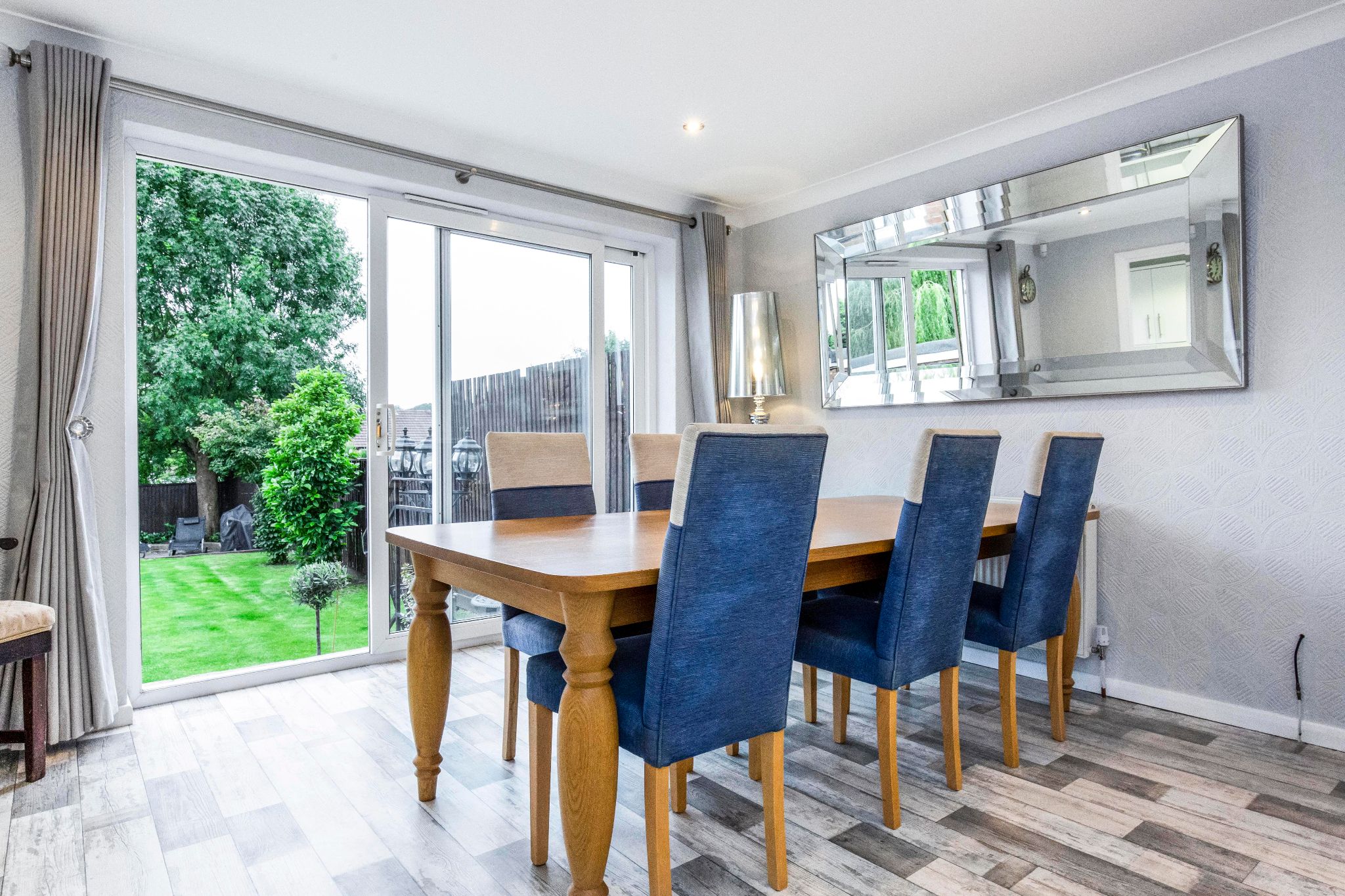 4 bedroom semi-detached house Sale Agreed in Potters Bar - Photograph 16