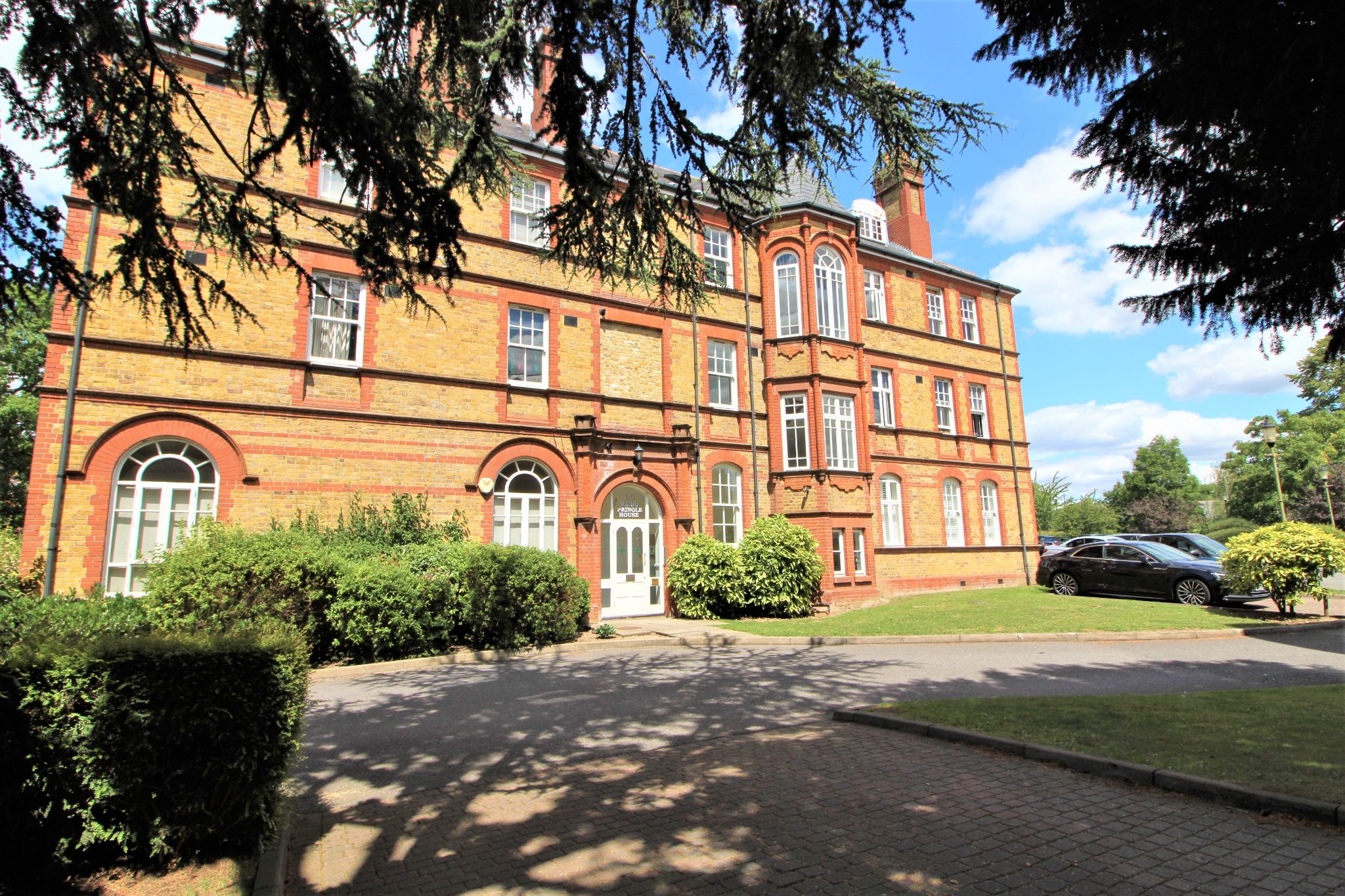 1 bedroom apartment flat/apartment For Sale in London - Photograph 1