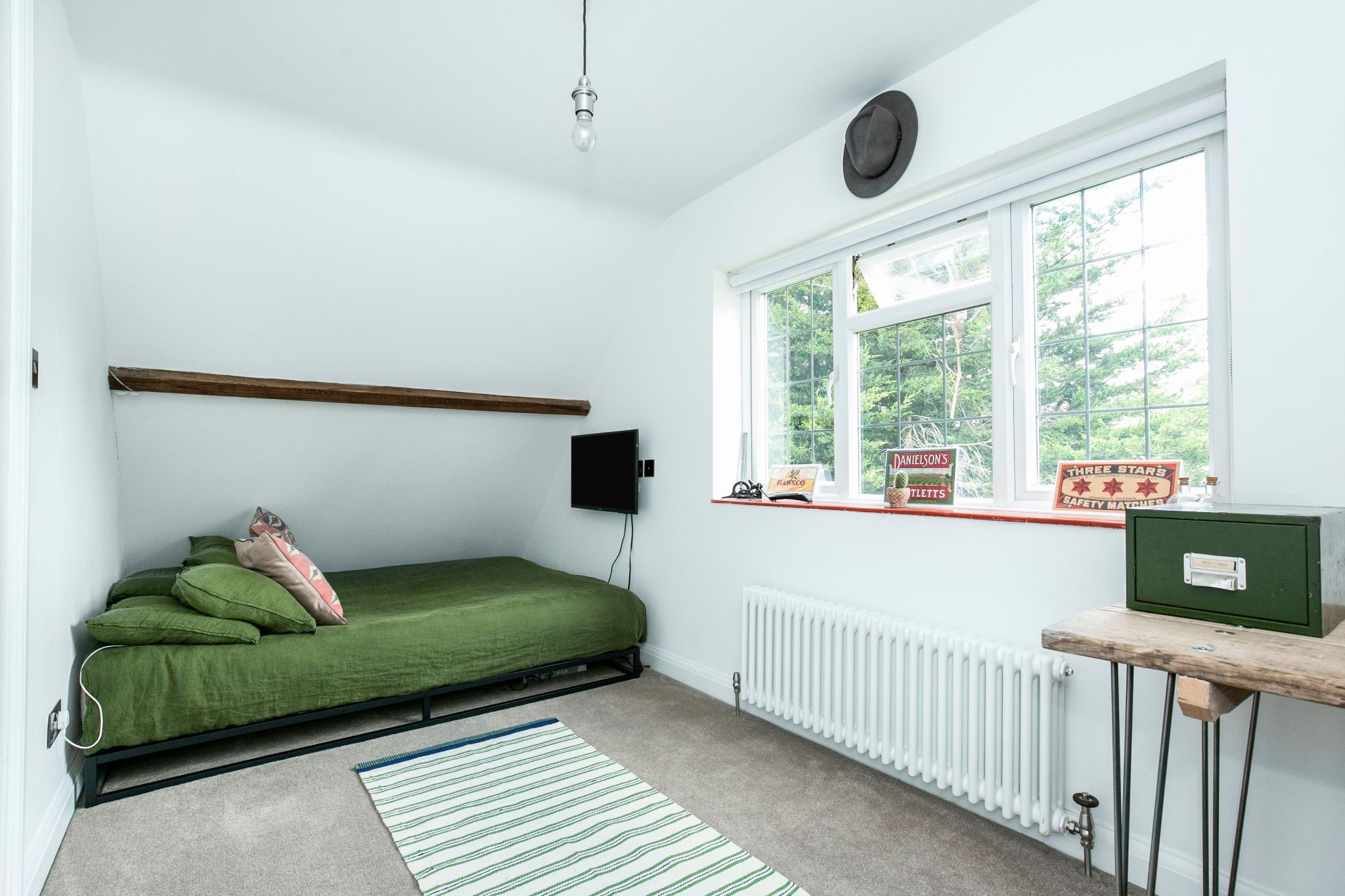2 bedroom semi-detached bungalow SSTC in Potters Bar - Photograph 14