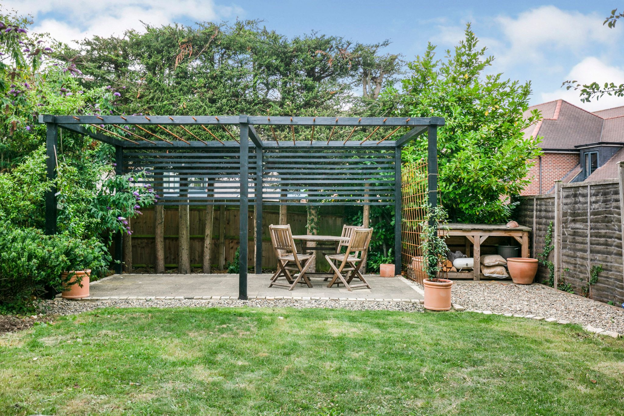 2 bedroom semi-detached bungalow SSTC in Potters Bar - Photograph 4