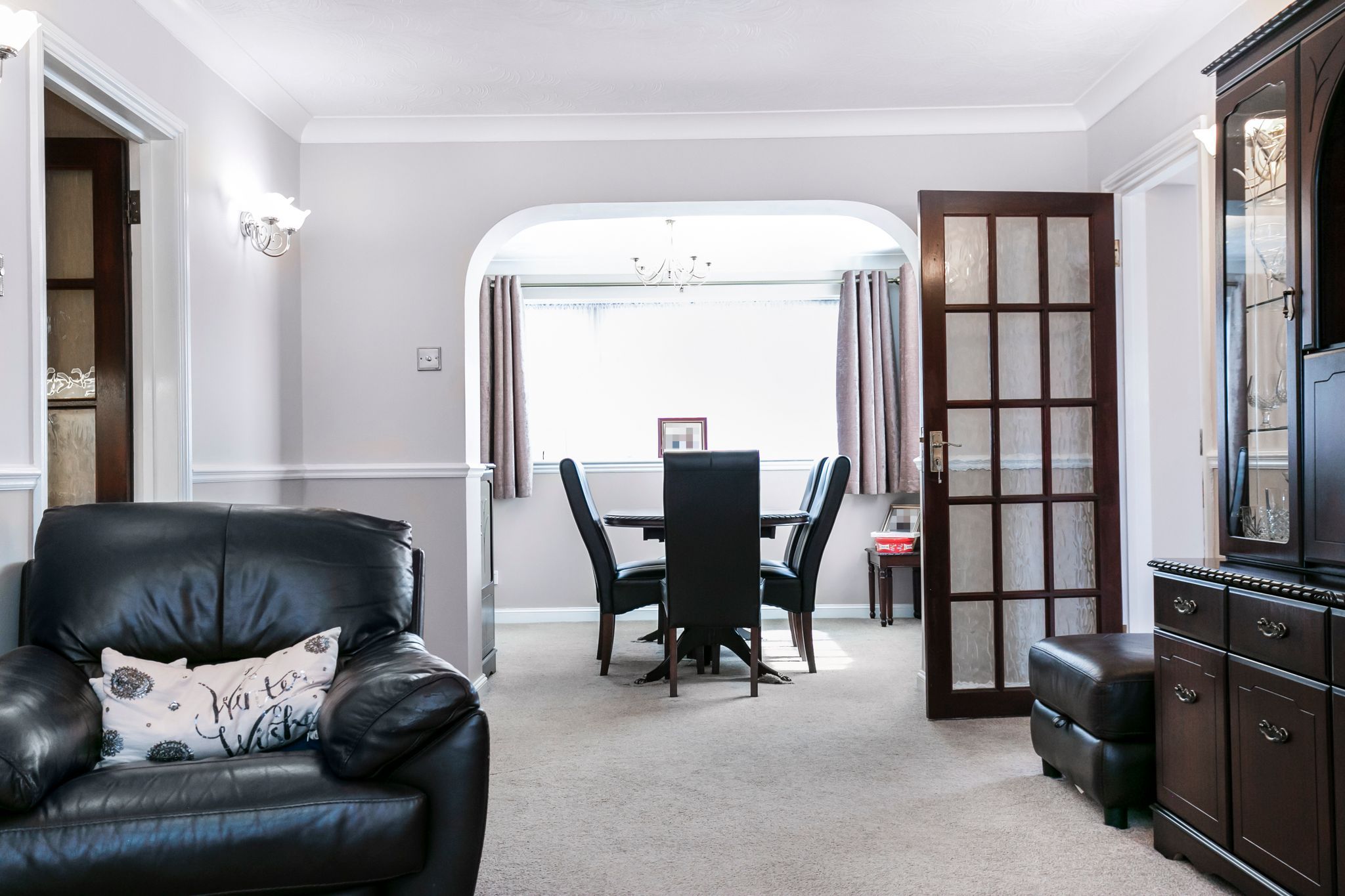 4 bedroom detached house For Sale in Potters Bar - Photograph 8