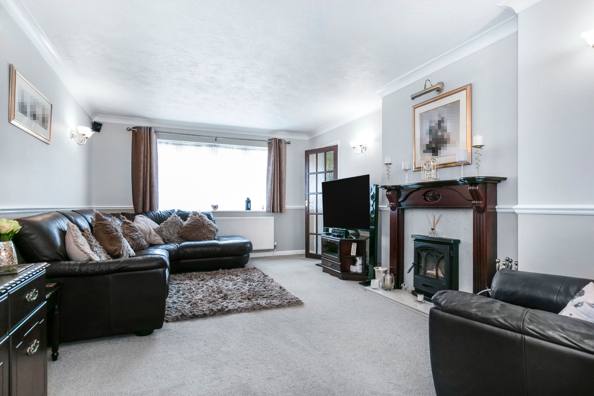 4 bedroom detached house For Sale in Potters Bar - Photograph 7