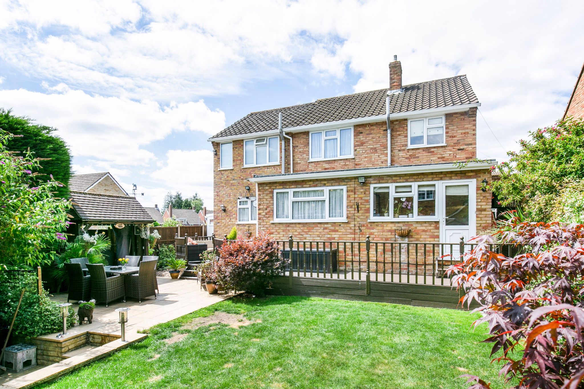 4 bedroom detached house For Sale in Potters Bar - Photograph 17