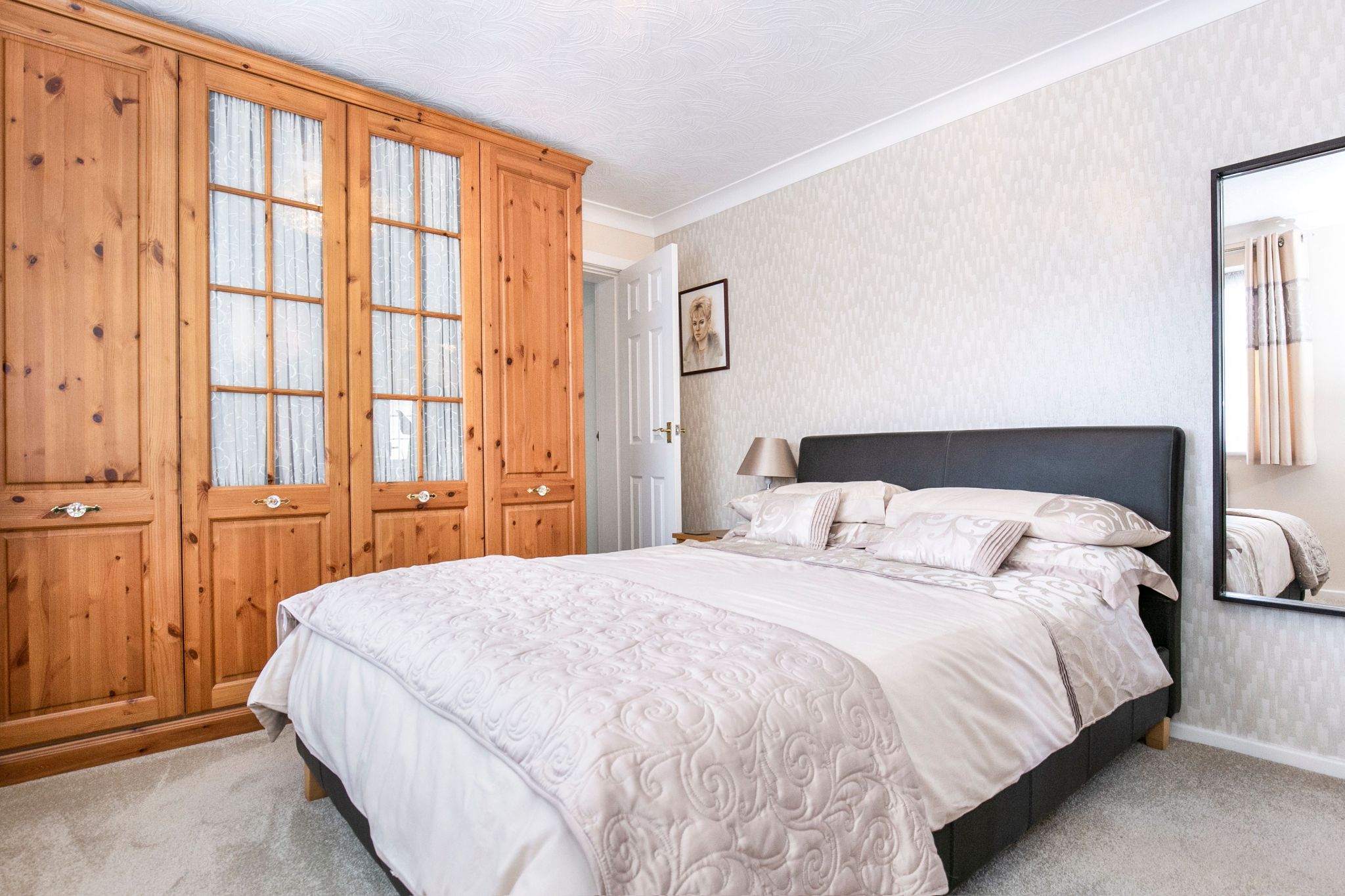 4 bedroom detached house For Sale in Potters Bar - Photograph 12