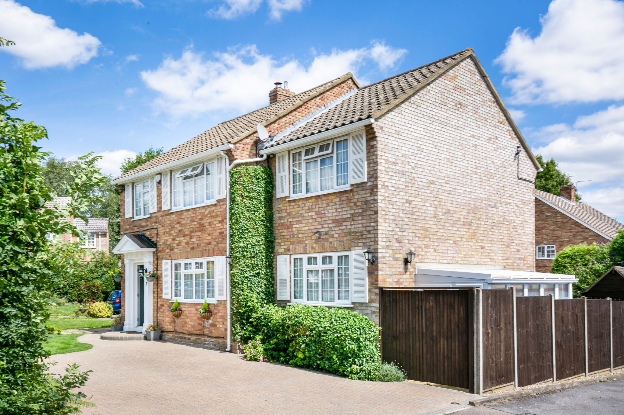 4 bedroom detached house For Sale in Potters Bar - Photograph 21