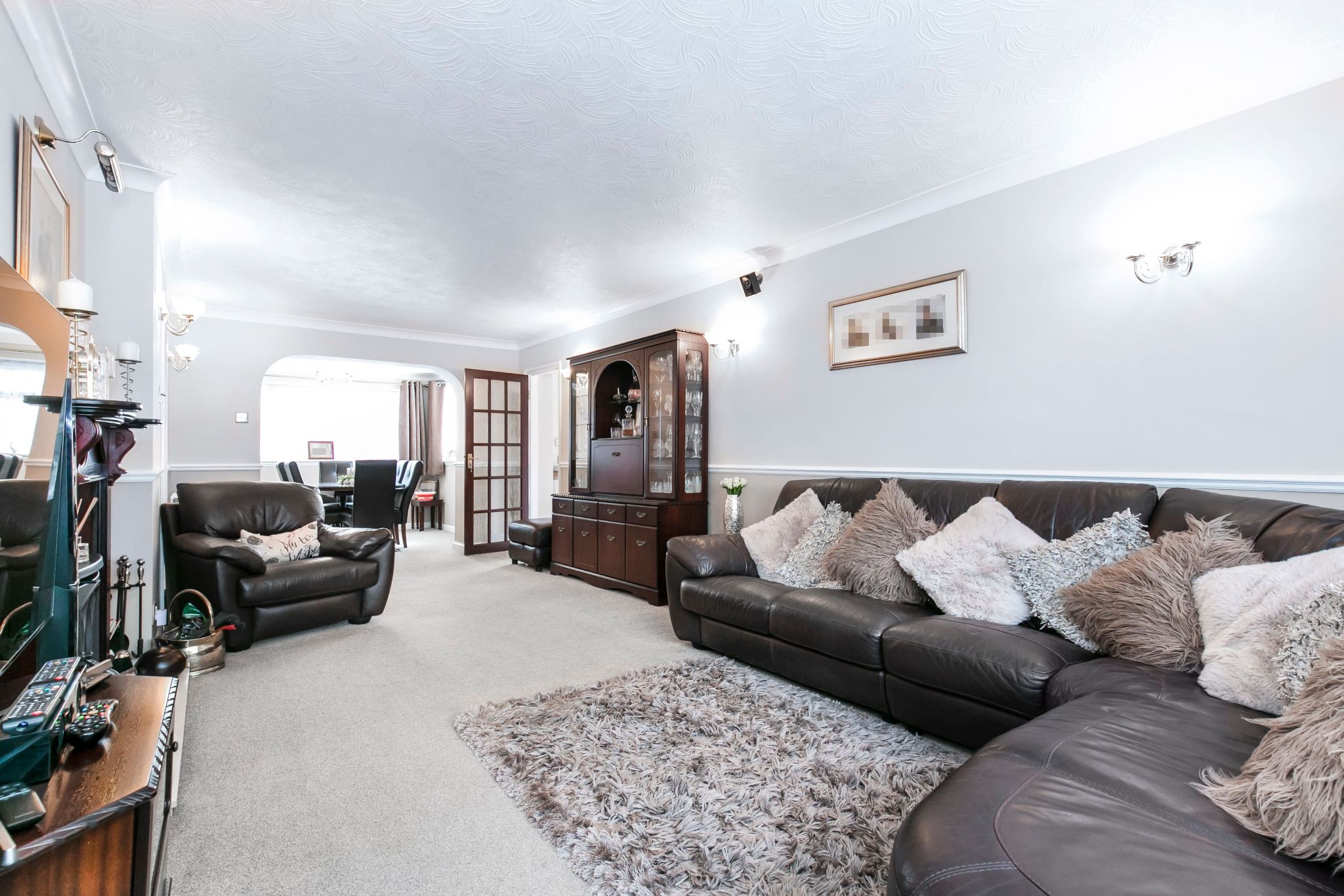 4 bedroom detached house For Sale in Potters Bar - Photograph 6