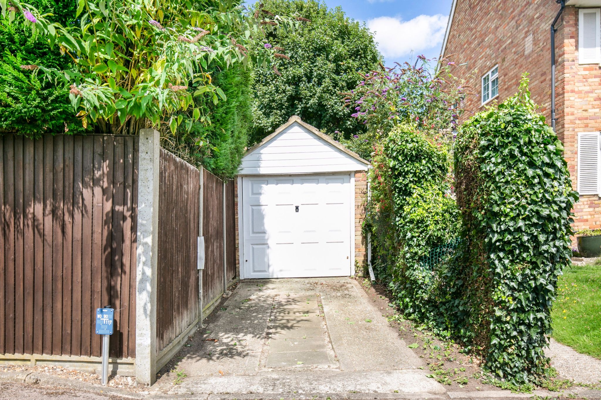 4 bedroom detached house For Sale in Potters Bar - Photograph 20