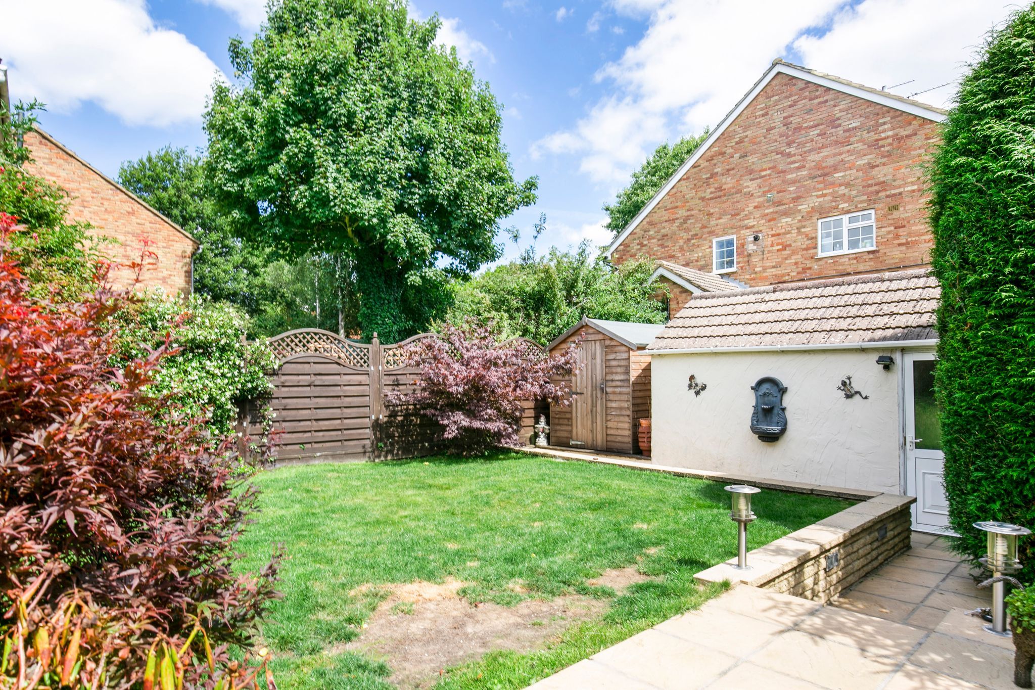 4 bedroom detached house For Sale in Potters Bar - Photograph 18