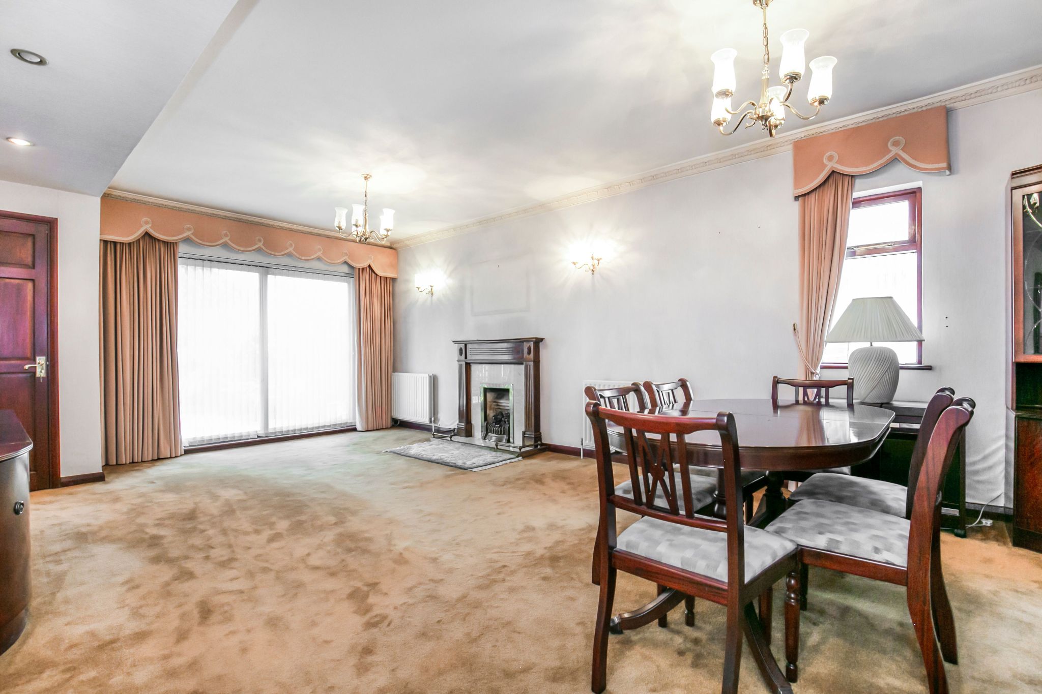 4 bedroom detached bungalow Sale Agreed in Potters Bar - Photograph 8