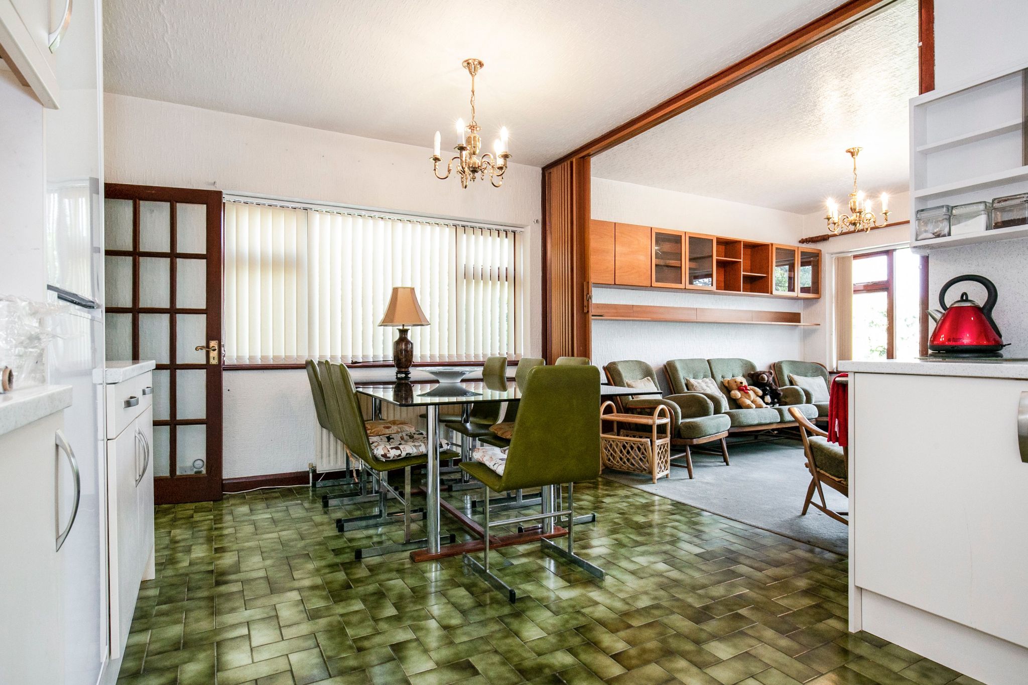 4 bedroom detached bungalow Sale Agreed in Potters Bar - Photograph 4