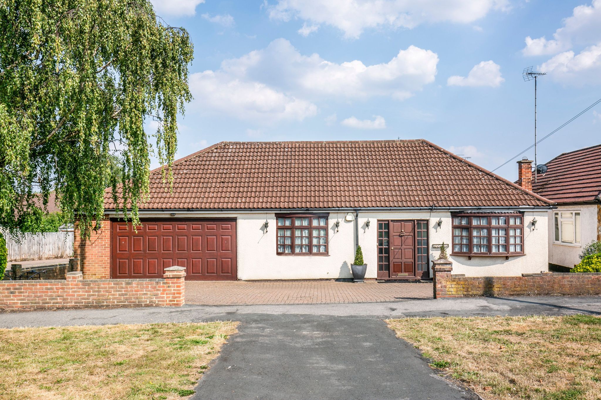 4 bedroom detached bungalow Sale Agreed in Potters Bar - Photograph 1