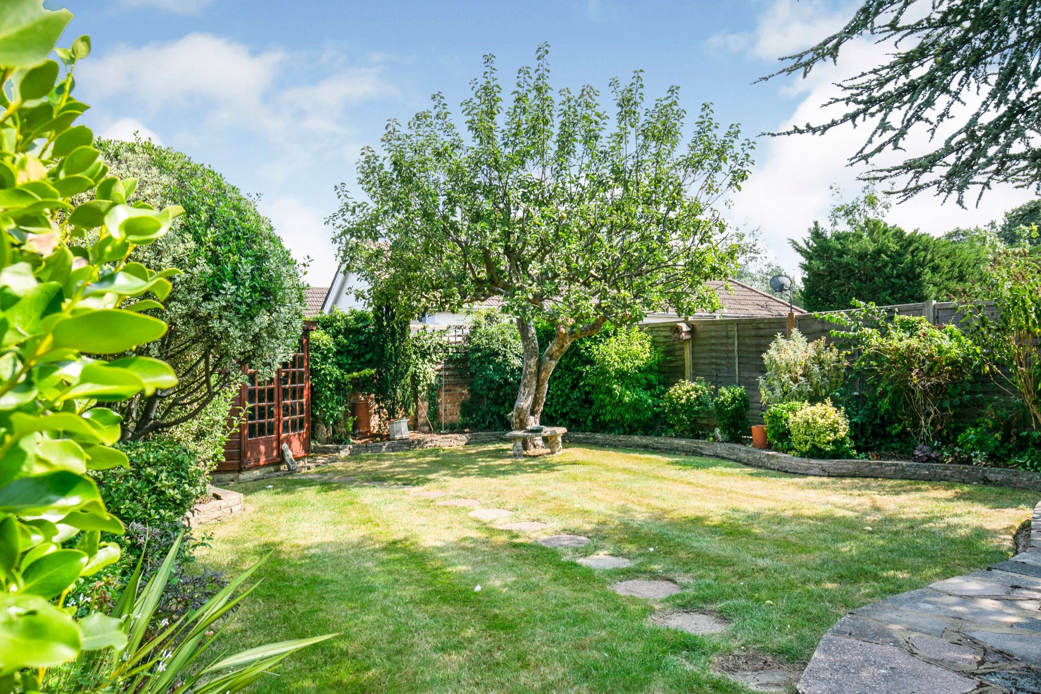 4 bedroom detached bungalow Sale Agreed in Potters Bar - Photograph 16