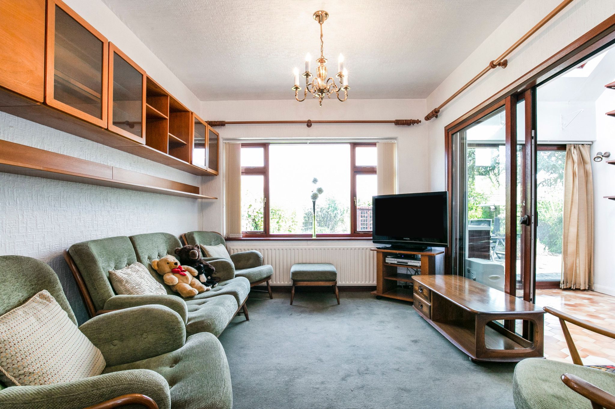 4 bedroom detached bungalow Sale Agreed in Potters Bar - Photograph 5
