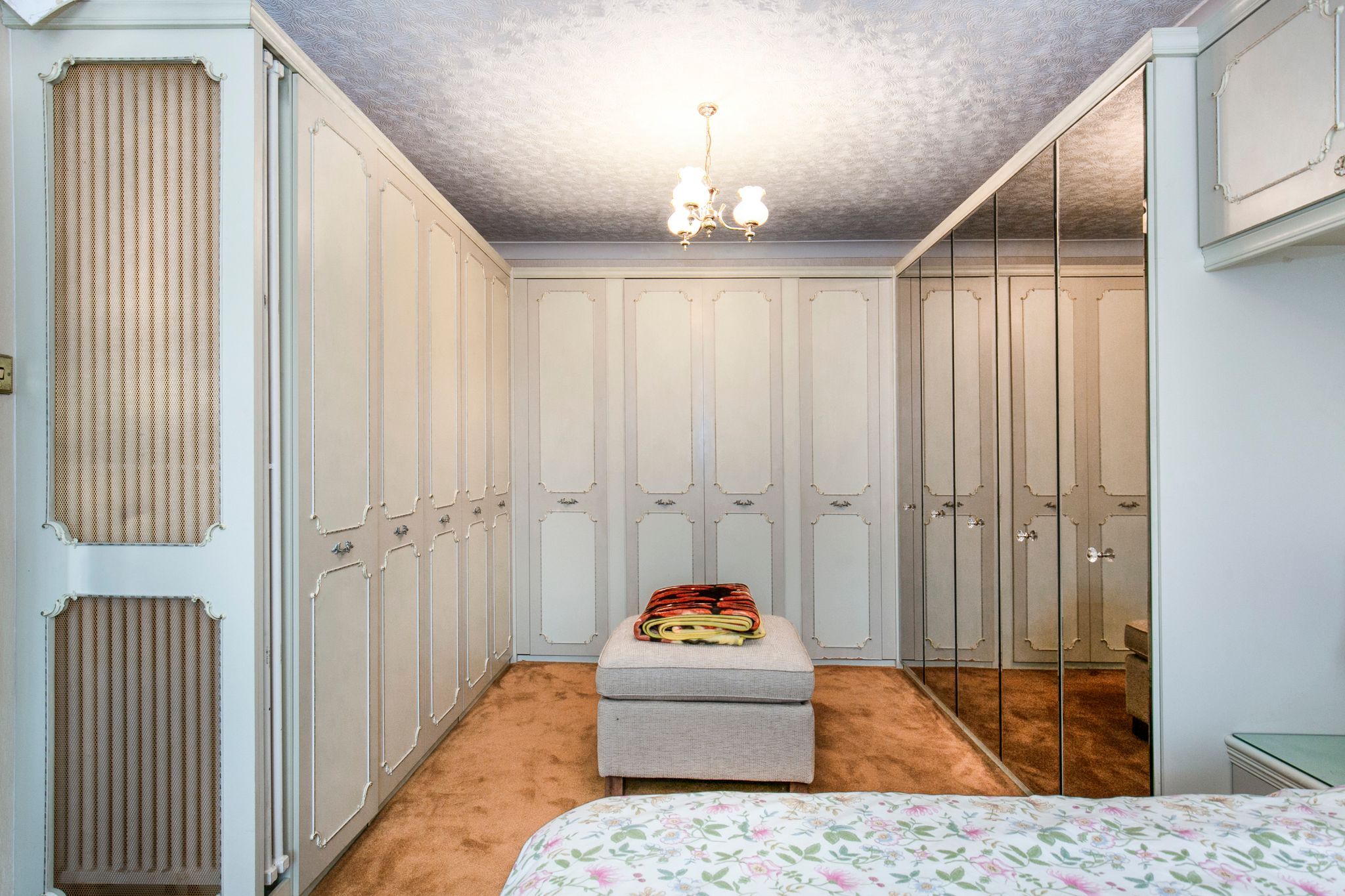 4 bedroom detached bungalow Sale Agreed in Potters Bar - Photograph 10