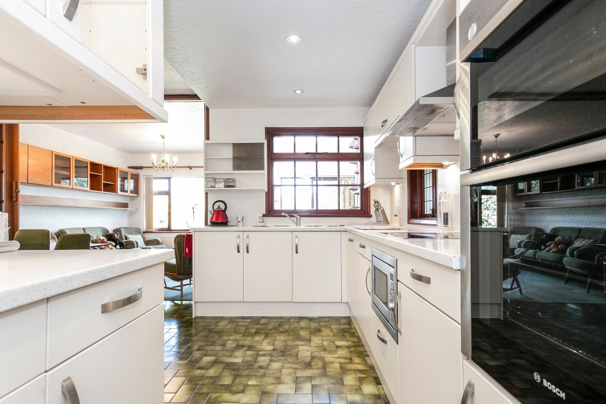 4 bedroom detached bungalow Sale Agreed in Potters Bar - Photograph 3
