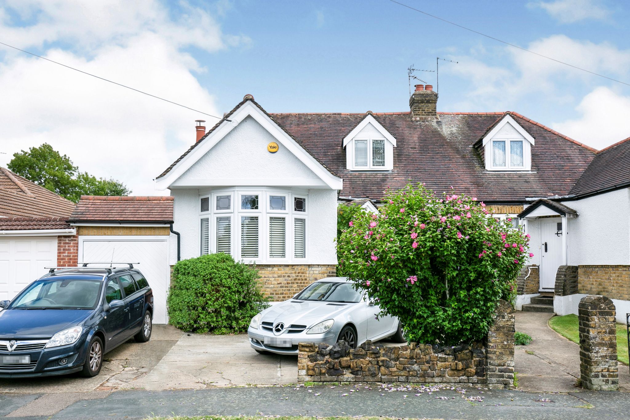 4 bedroom semi-detached bungalow Sale Agreed in Brookmans Park - Photograph 2