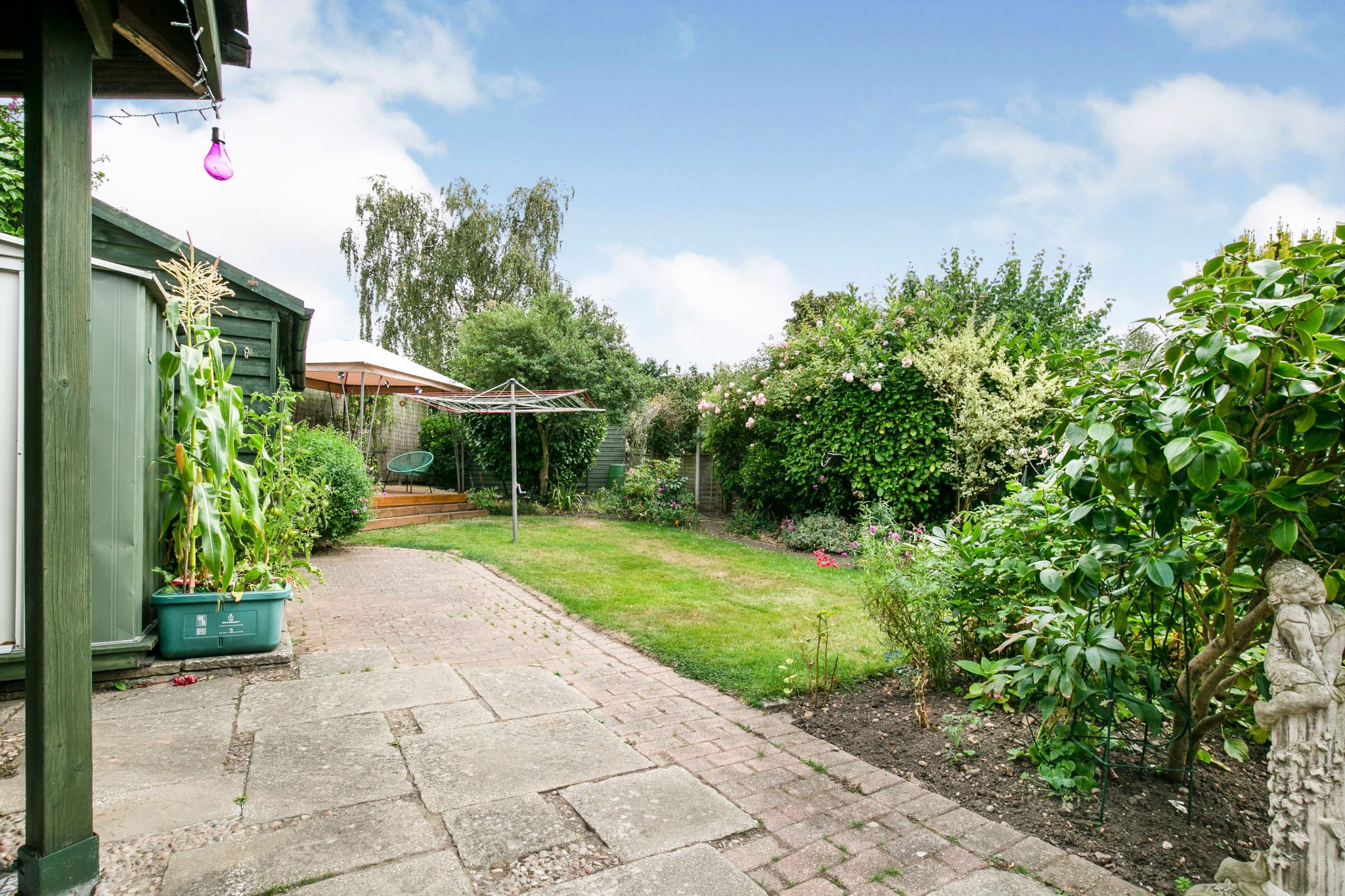 4 bedroom semi-detached bungalow Sale Agreed in Brookmans Park - Photograph 15