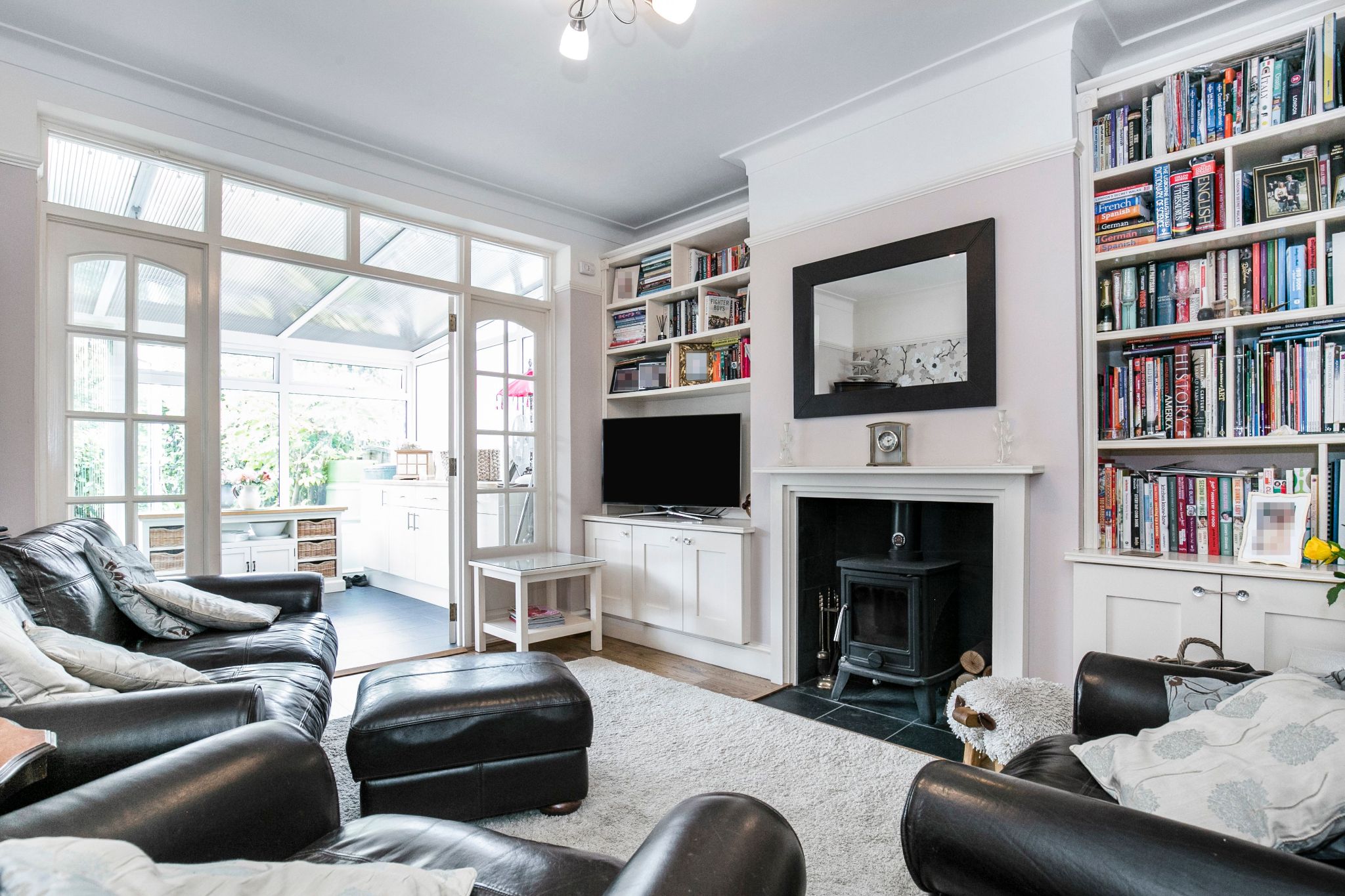 4 bedroom semi-detached bungalow Sale Agreed in Brookmans Park - Photograph 11