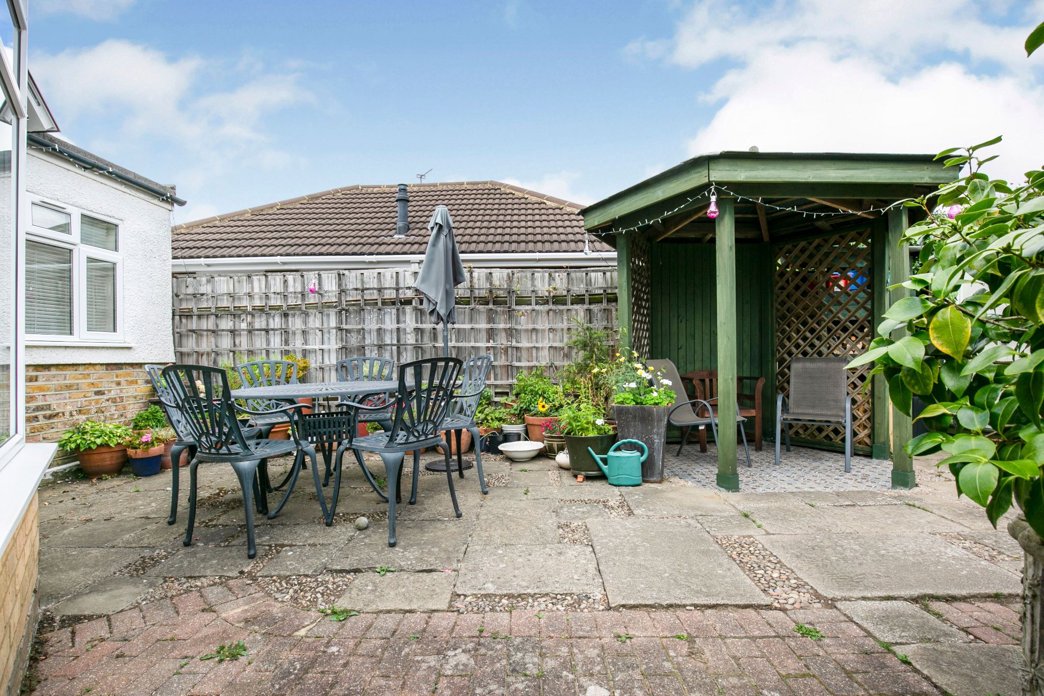 4 bedroom semi-detached bungalow Sale Agreed in Brookmans Park - Photograph 14