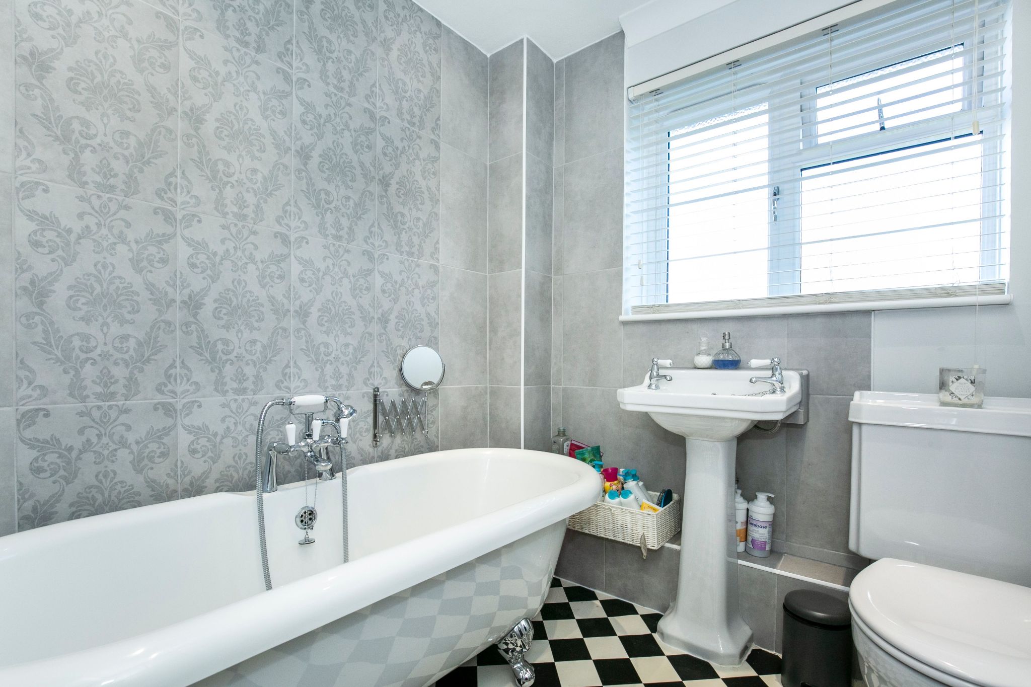 3 bedroom end terraced house SSTC in Welham Green - Photograph 13