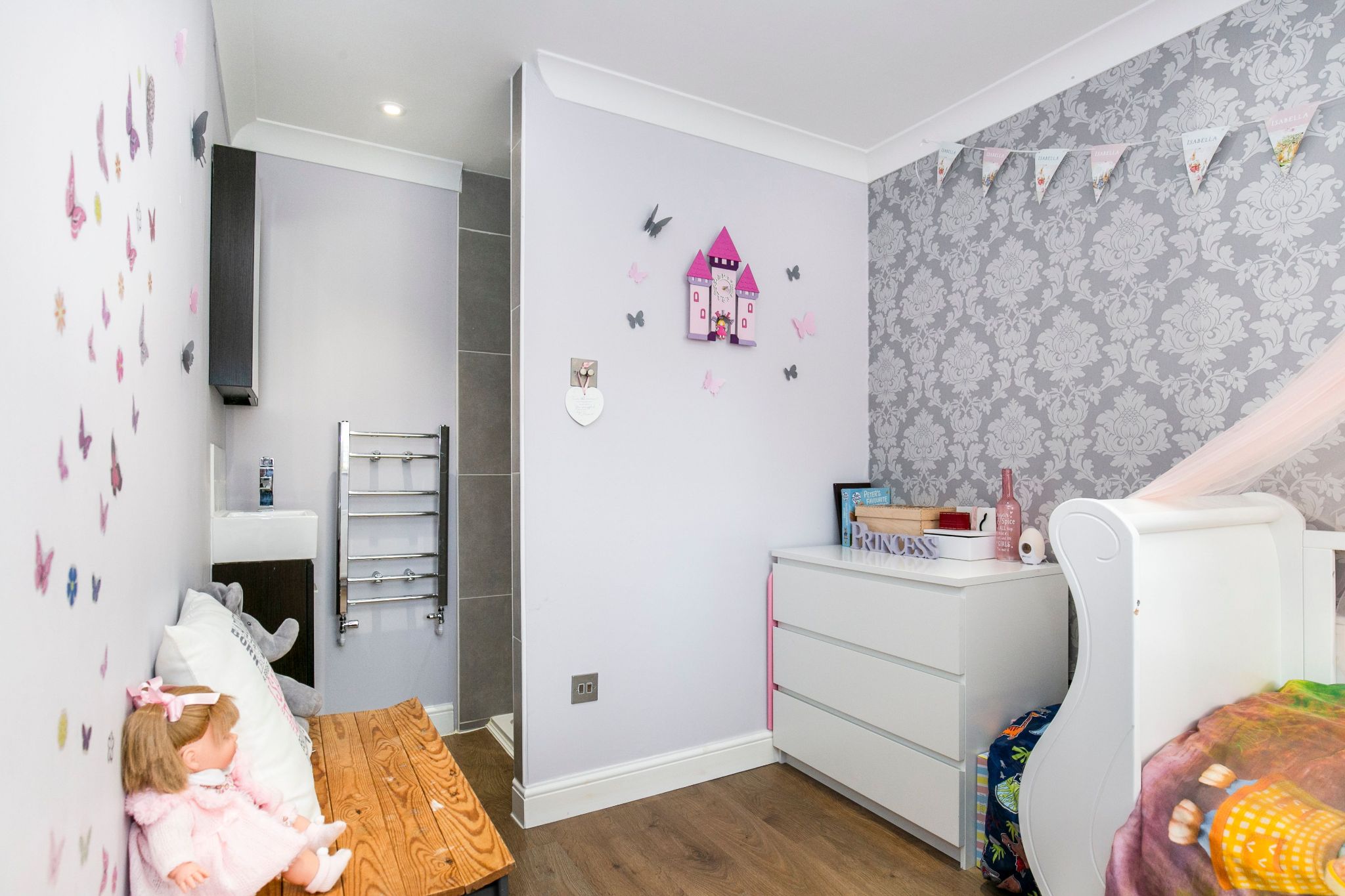 3 bedroom end terraced house SSTC in Welham Green - Photograph 11