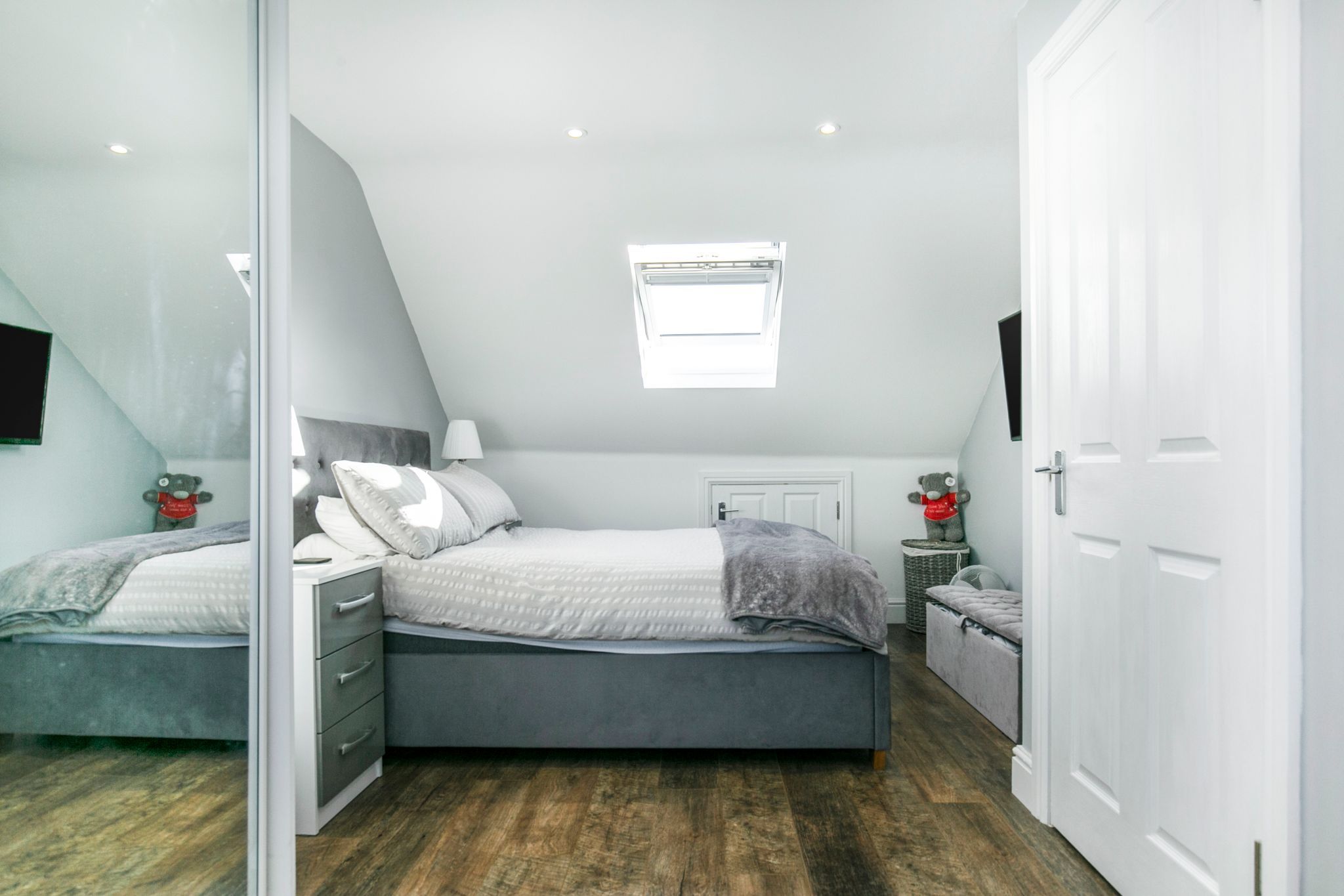 3 bedroom end terraced house SSTC in Welham Green - Photograph 17