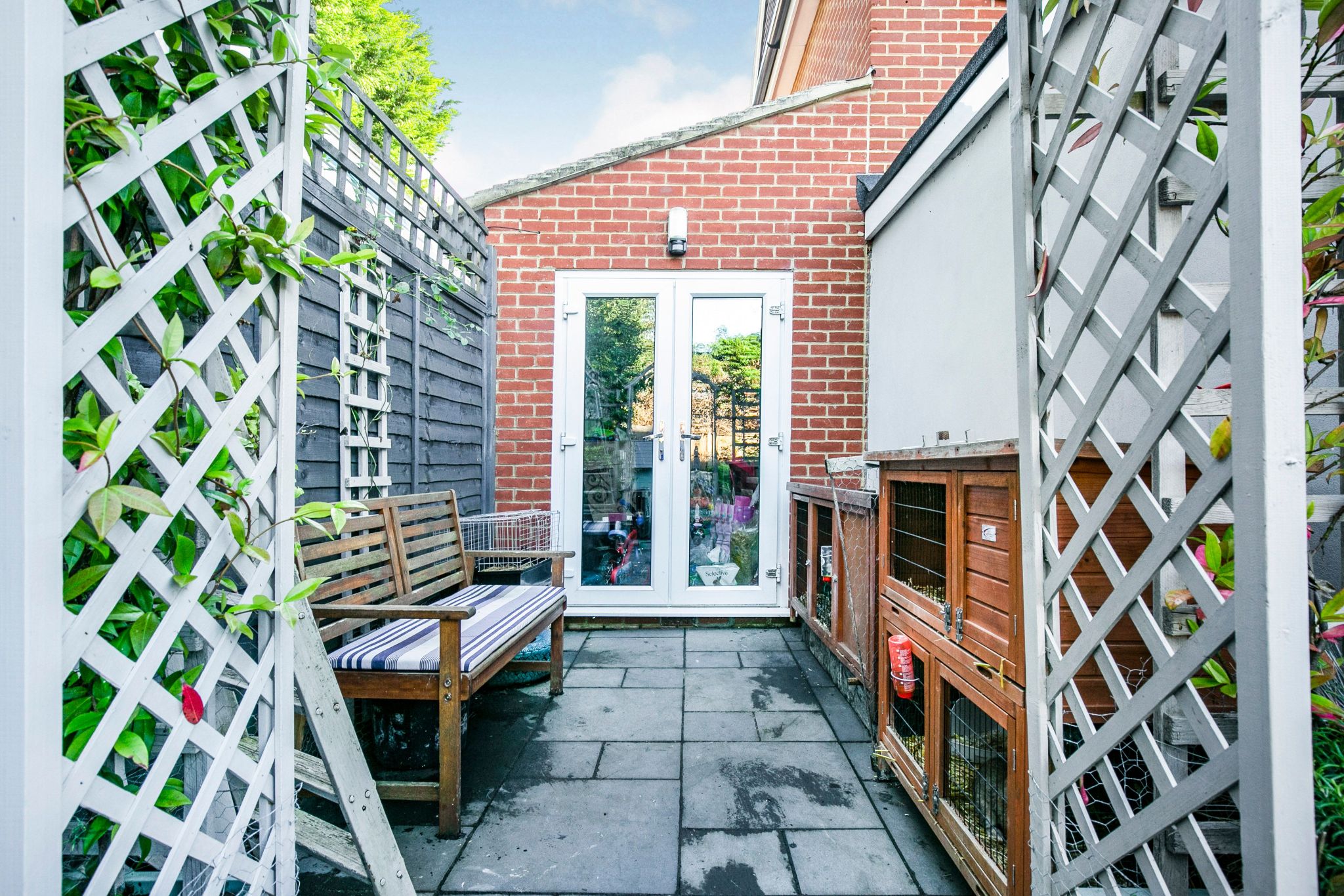 3 bedroom end terraced house SSTC in Welham Green - Photograph 20