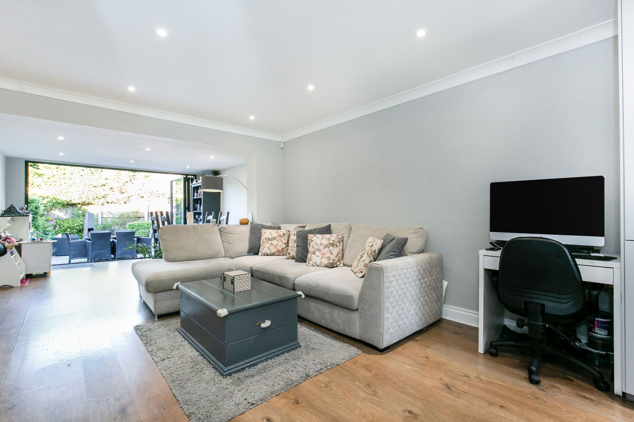 3 bedroom end terraced house SSTC in Welham Green - Photograph 8